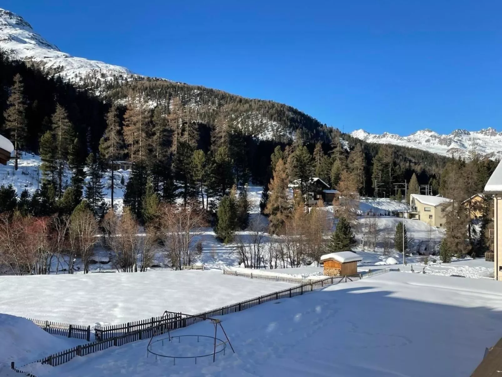 Chesa Islas, Wohnng 11-Outside