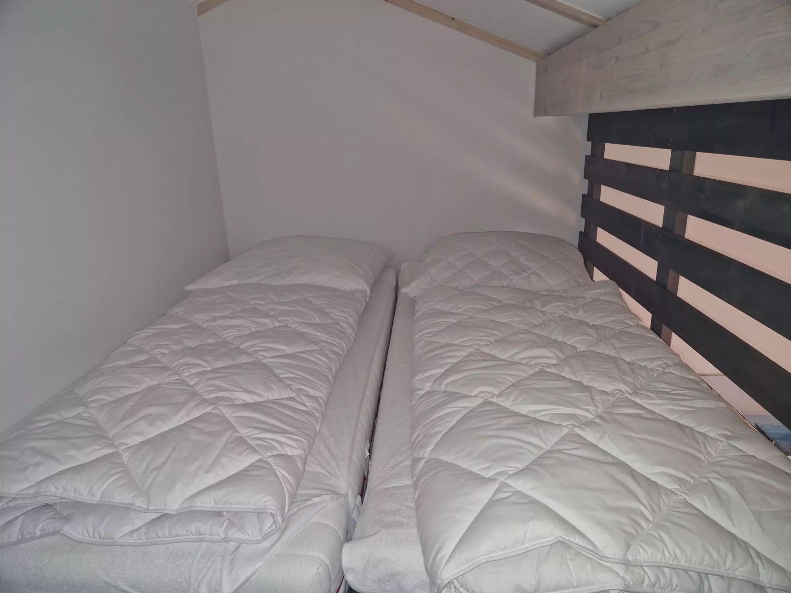 G28 Eingezäuntes Ferienhaus mit Infrarotkabine-Drinnen