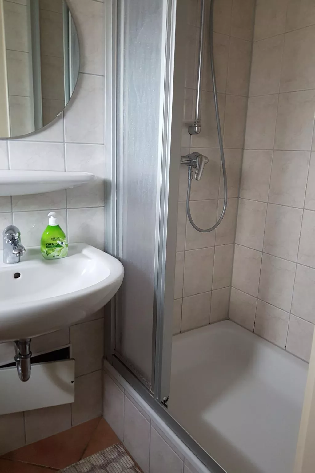 Direkt am Binnensee mit eigenem Steg-Drinnen