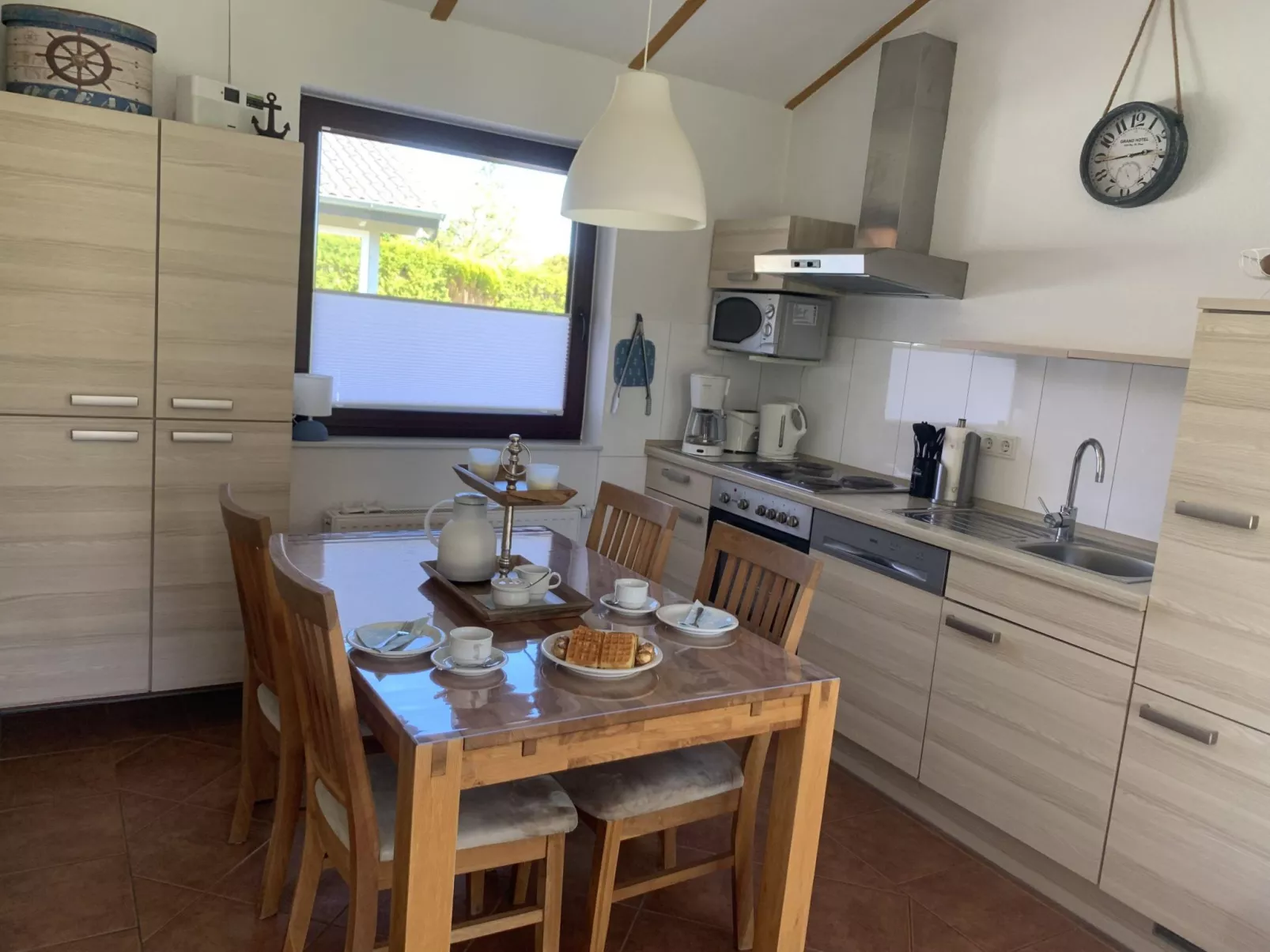 M1 Ferienhaus mit Garten, Terrasse und Carport-Dedans