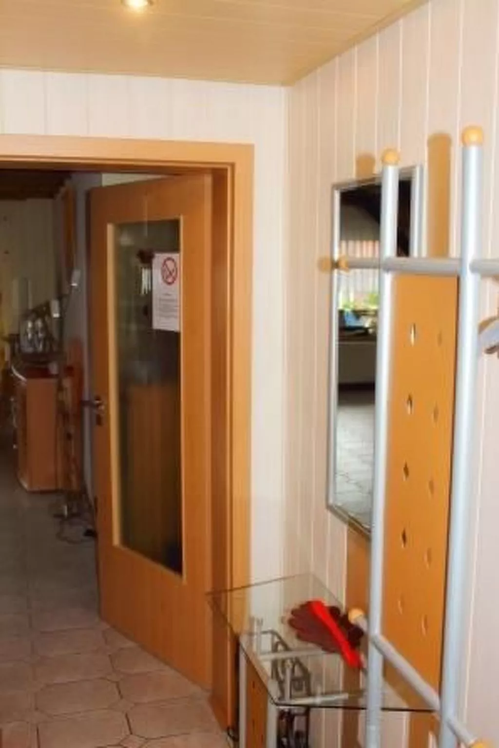 Geräumige Ferienwohnung in Burhave mit Grill, Garten und Pool-Drinnen