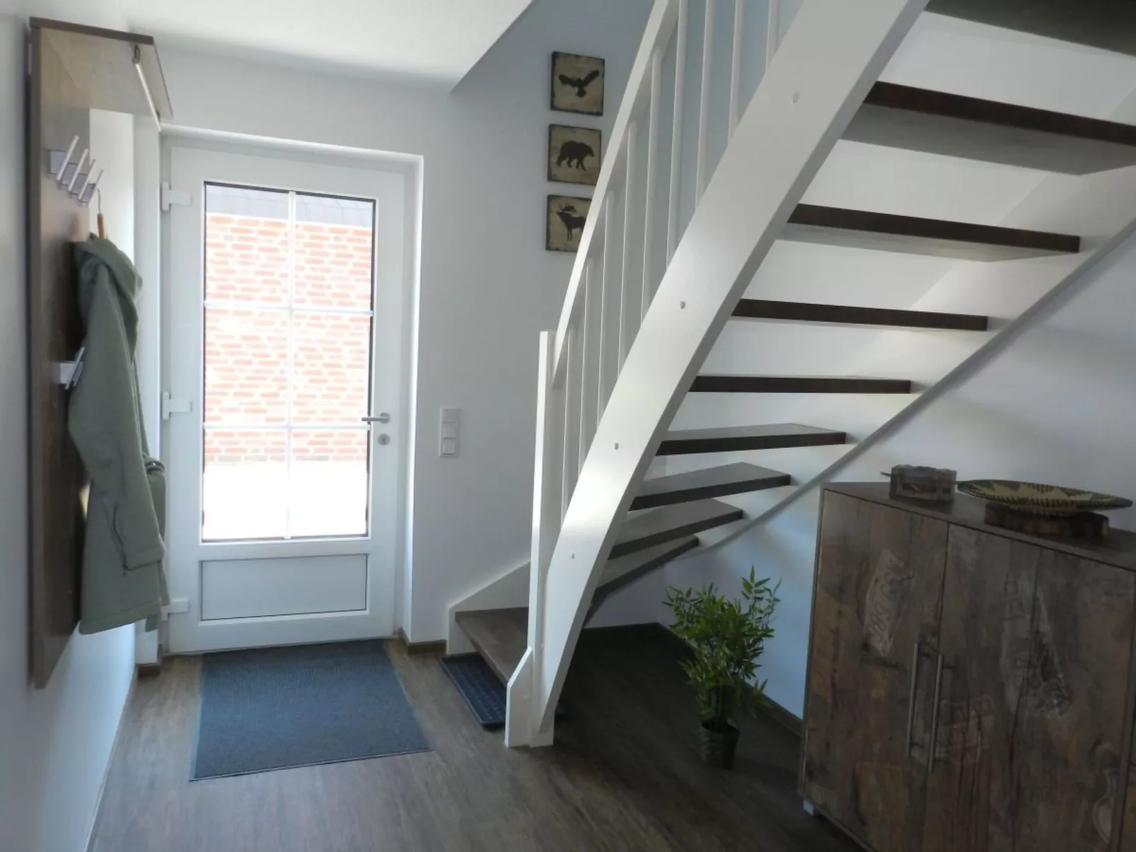 In Burhave mit Kleinem Garten-Drinnen