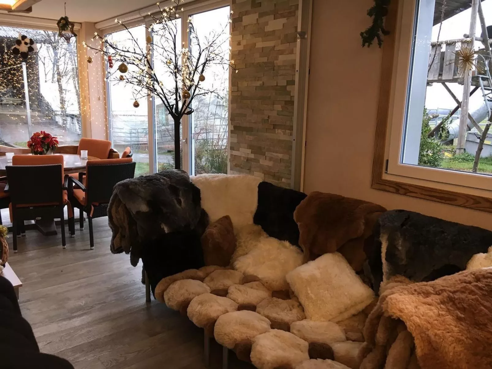 Alpakahof Ferien-Dedans