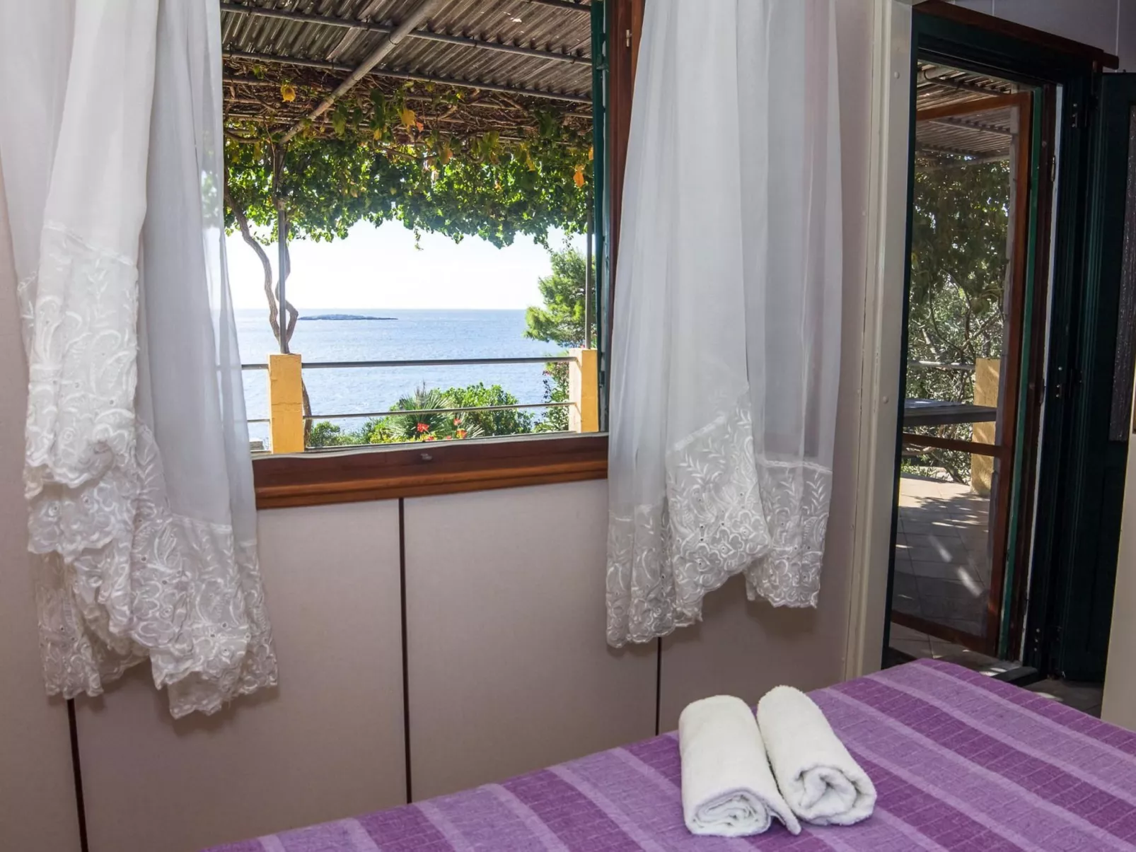 "Mirta" direkt am Strand-Drinnen