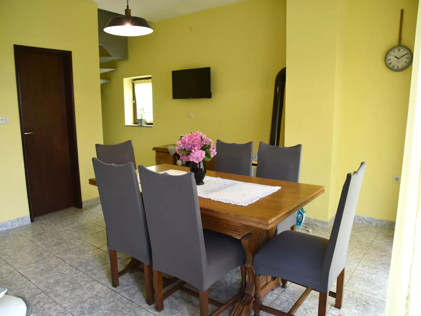 Hütte mit Garten, Grill und Terrasse-Inside