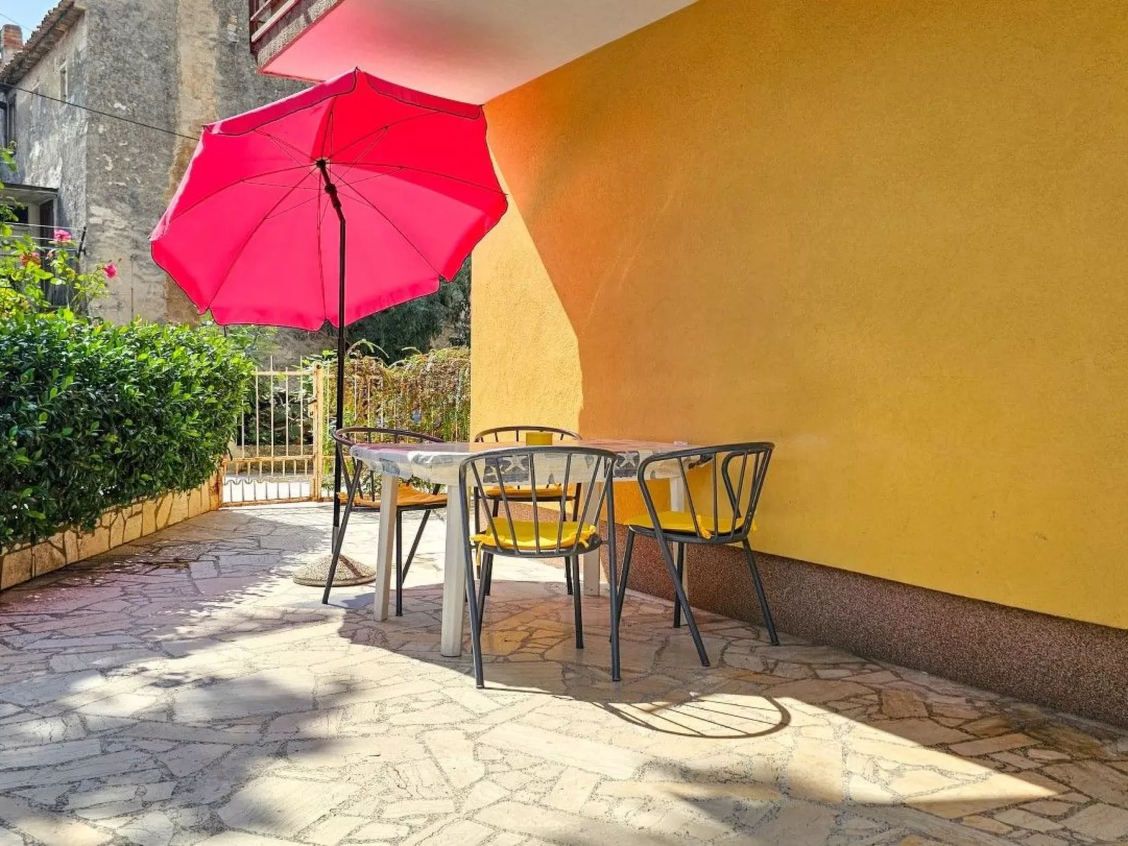 Wohnung in der Altstadt mit Terrasse und Parkplatz-Image-tags.info