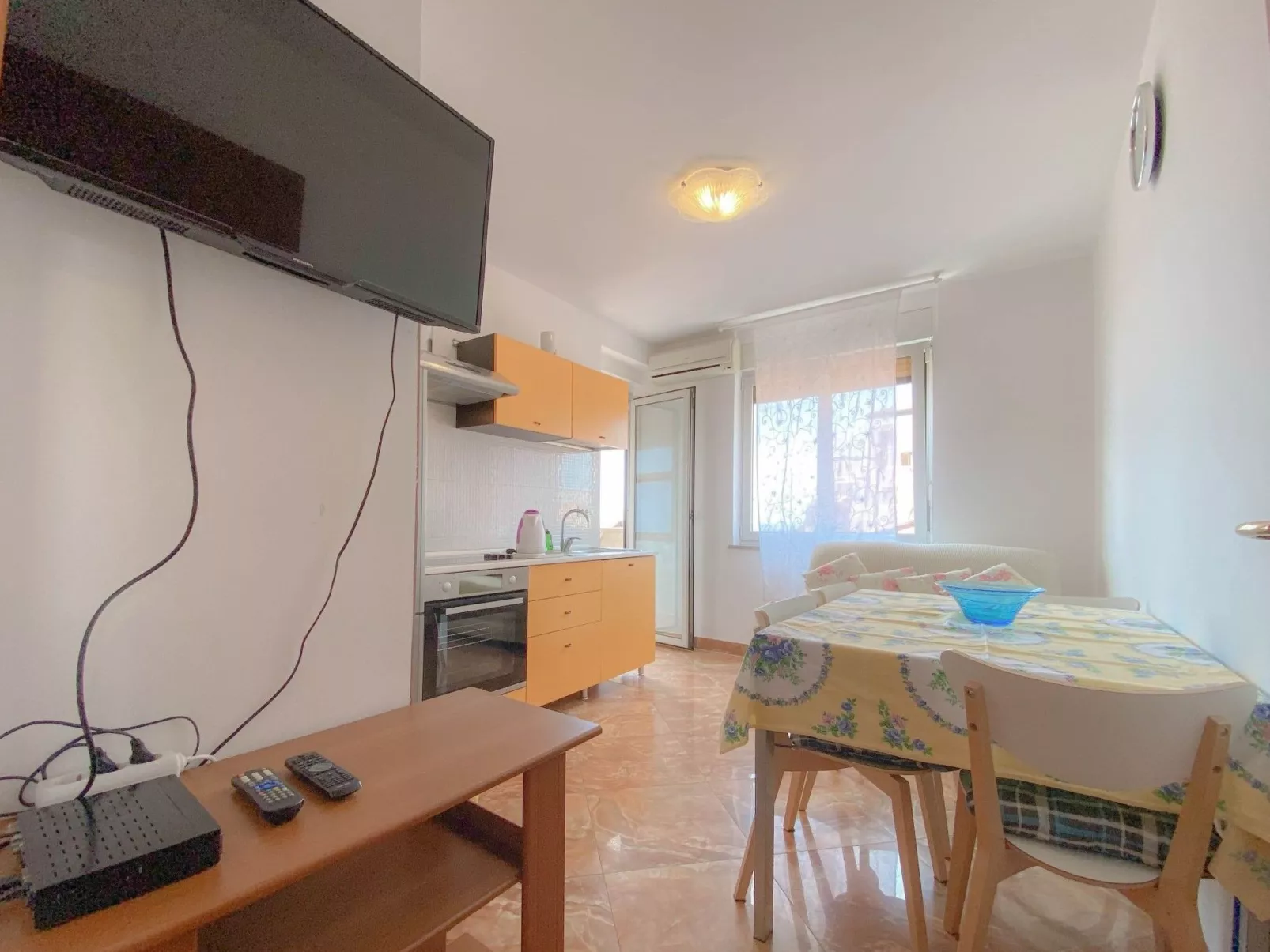 Wohnung "Meri" mit Blick auf das Wasser-Drinnen