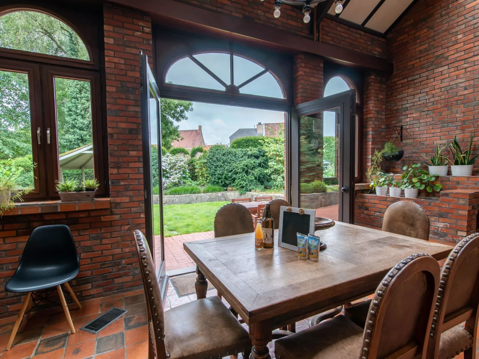 Gemütliches Haus mit eingezäuntem Garten-Inside