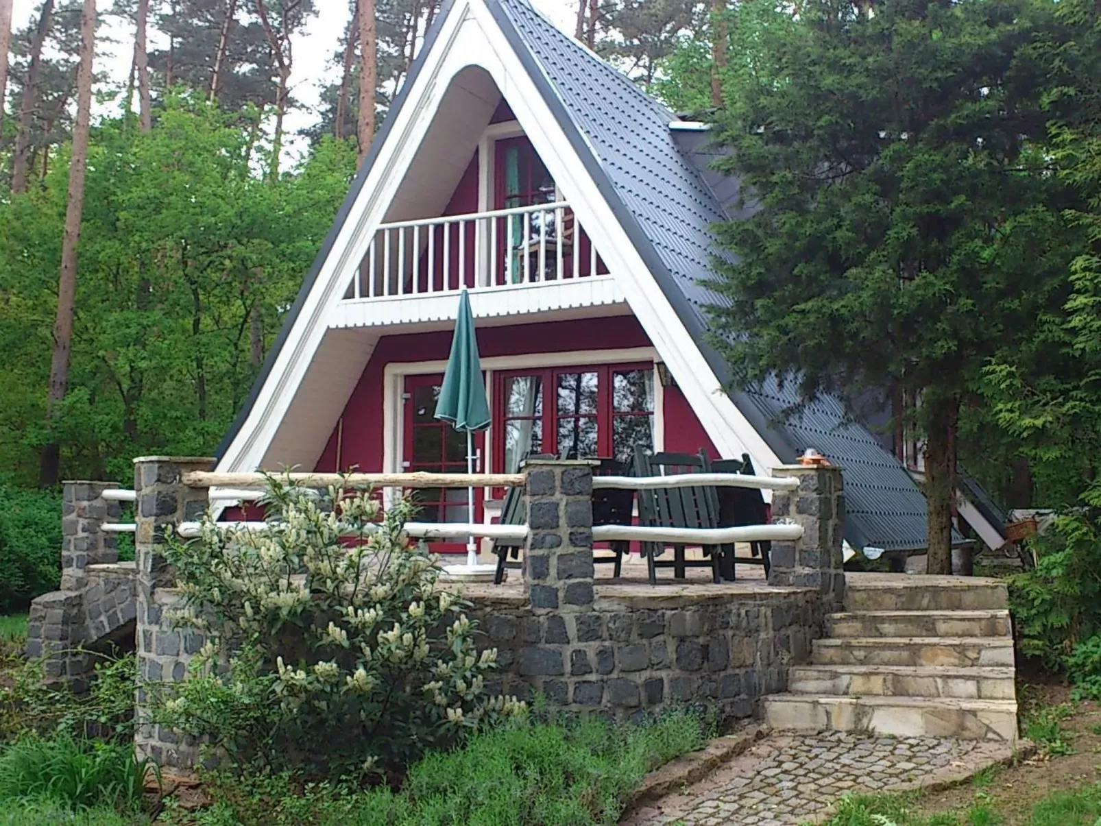 In ruhiger Lage am Waldrand mit Terrasse und großem Grundstück-Draußen