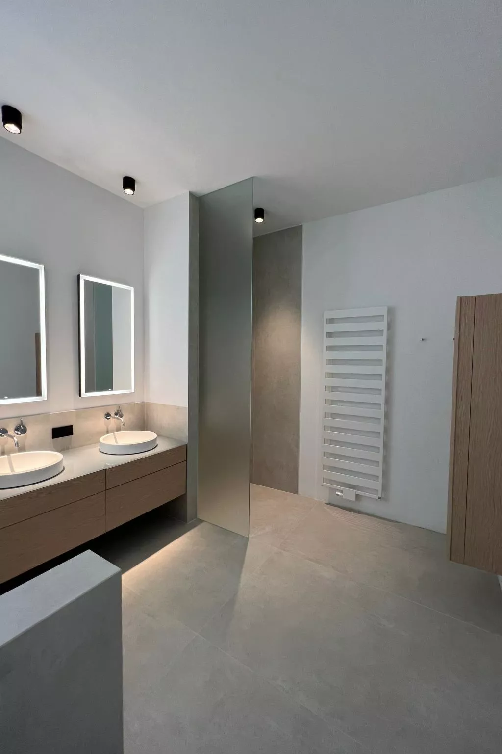 Modernes Einfamilienhaus-Drinnen