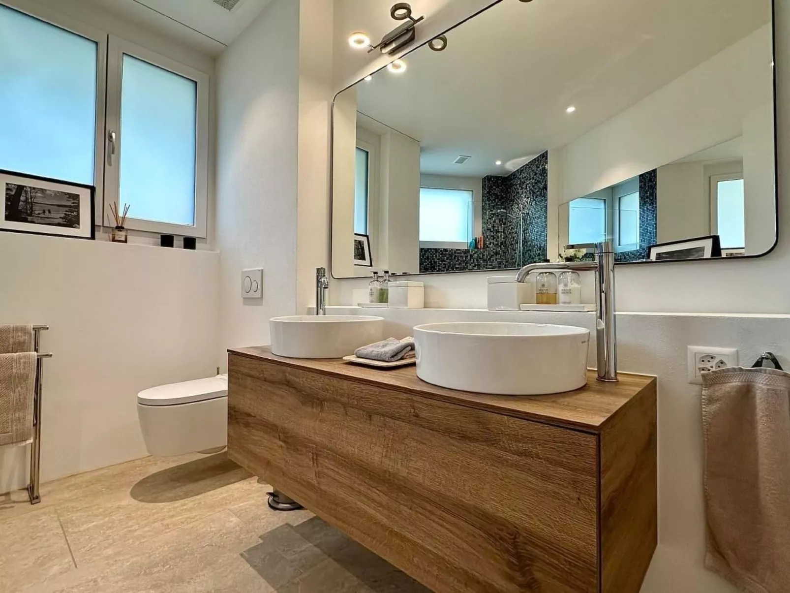 "Lakeview" - a design holiday home-Inside