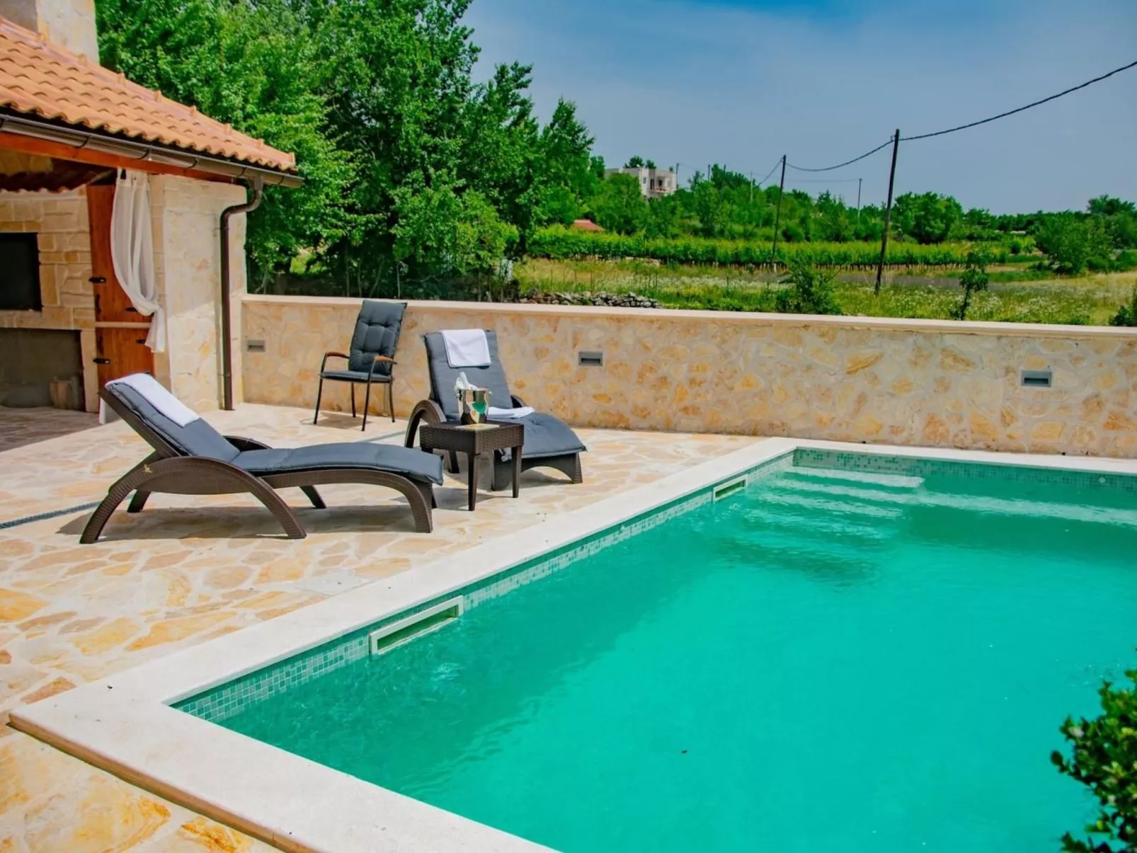 Villa Mara in Drniš-Draußen