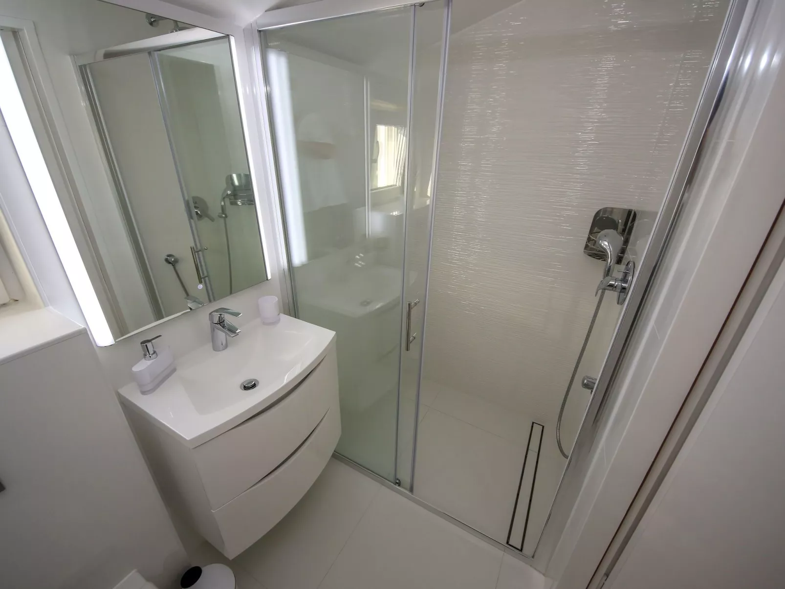 Gemütliche Villa Gabriel mit Schwimmbad-Dedans