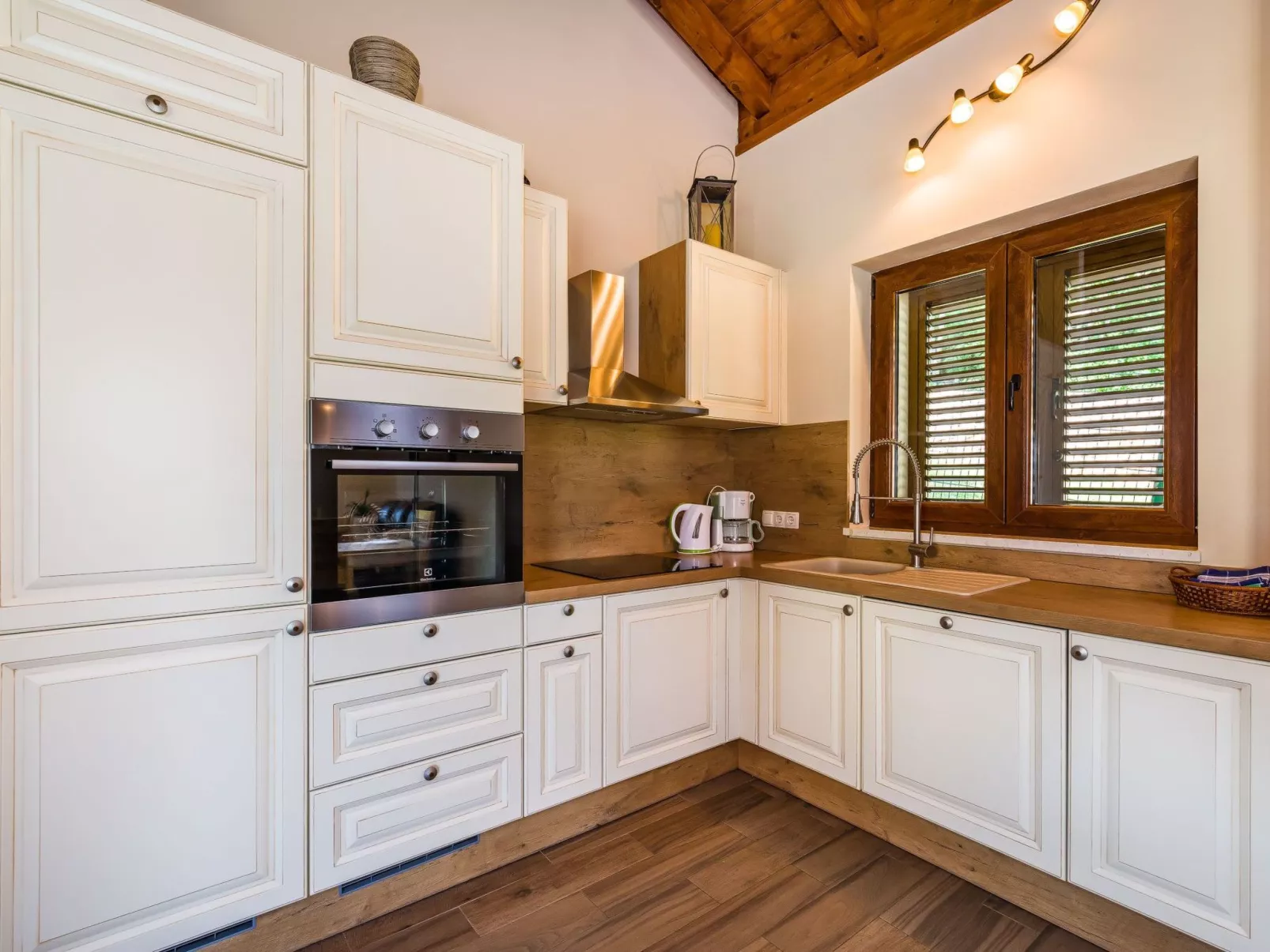 Ferienvilla Roko mit beheiztem Pool-Drinnen