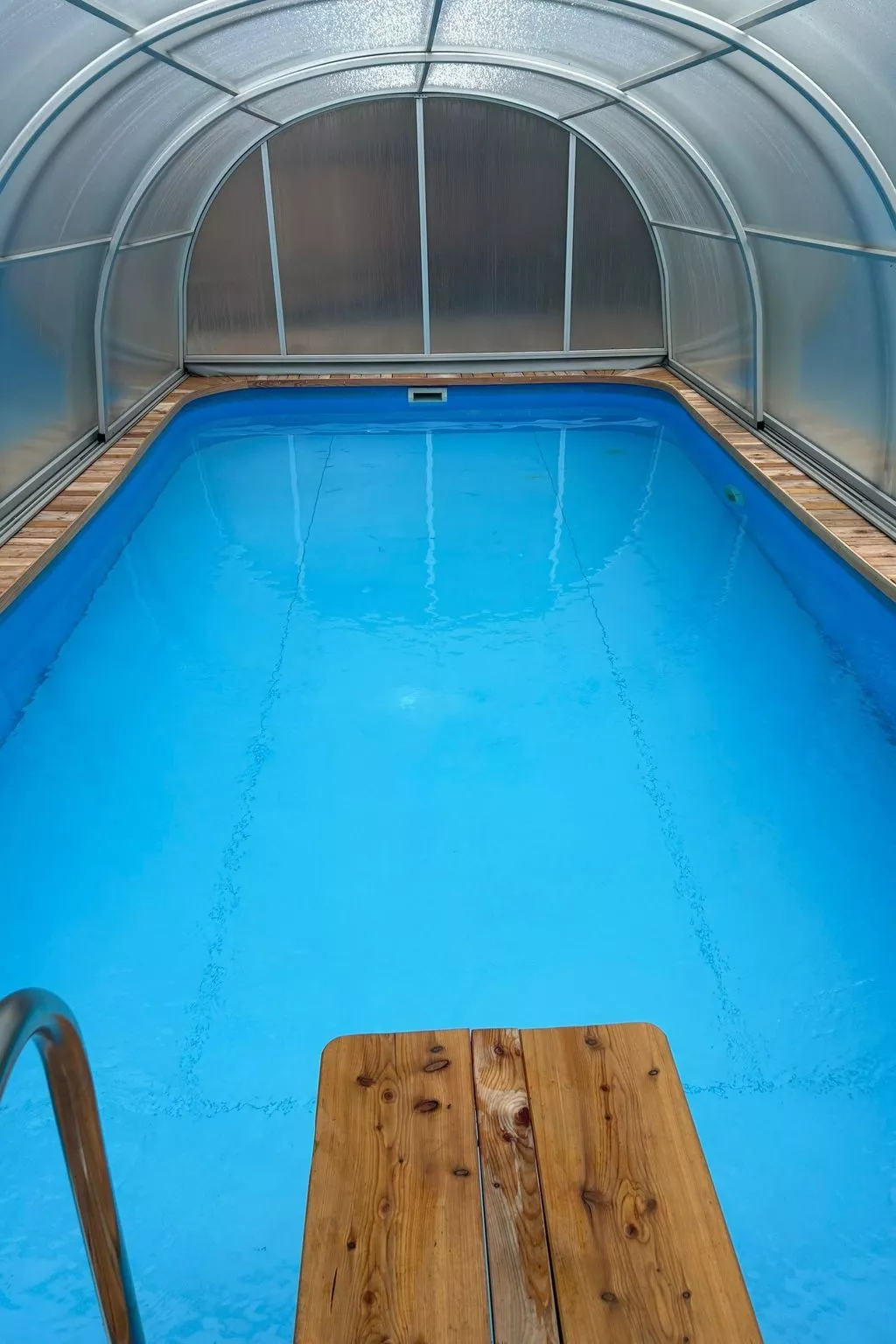 Traditionelles Haus, umgeben von Wäldern in Ralsko-Inside