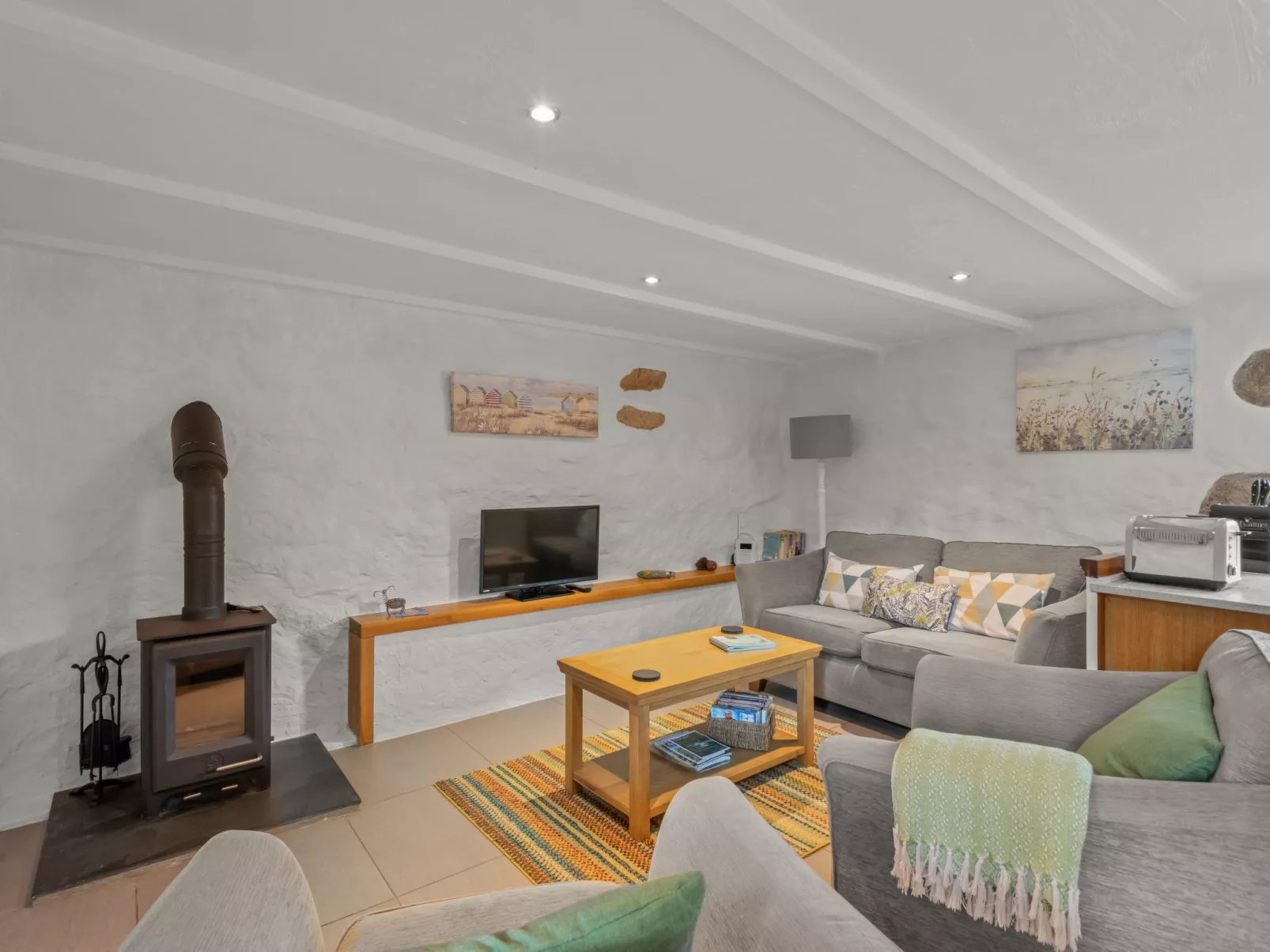 Idyllisches Landhaus mit wunderschönem Garten-Drinnen