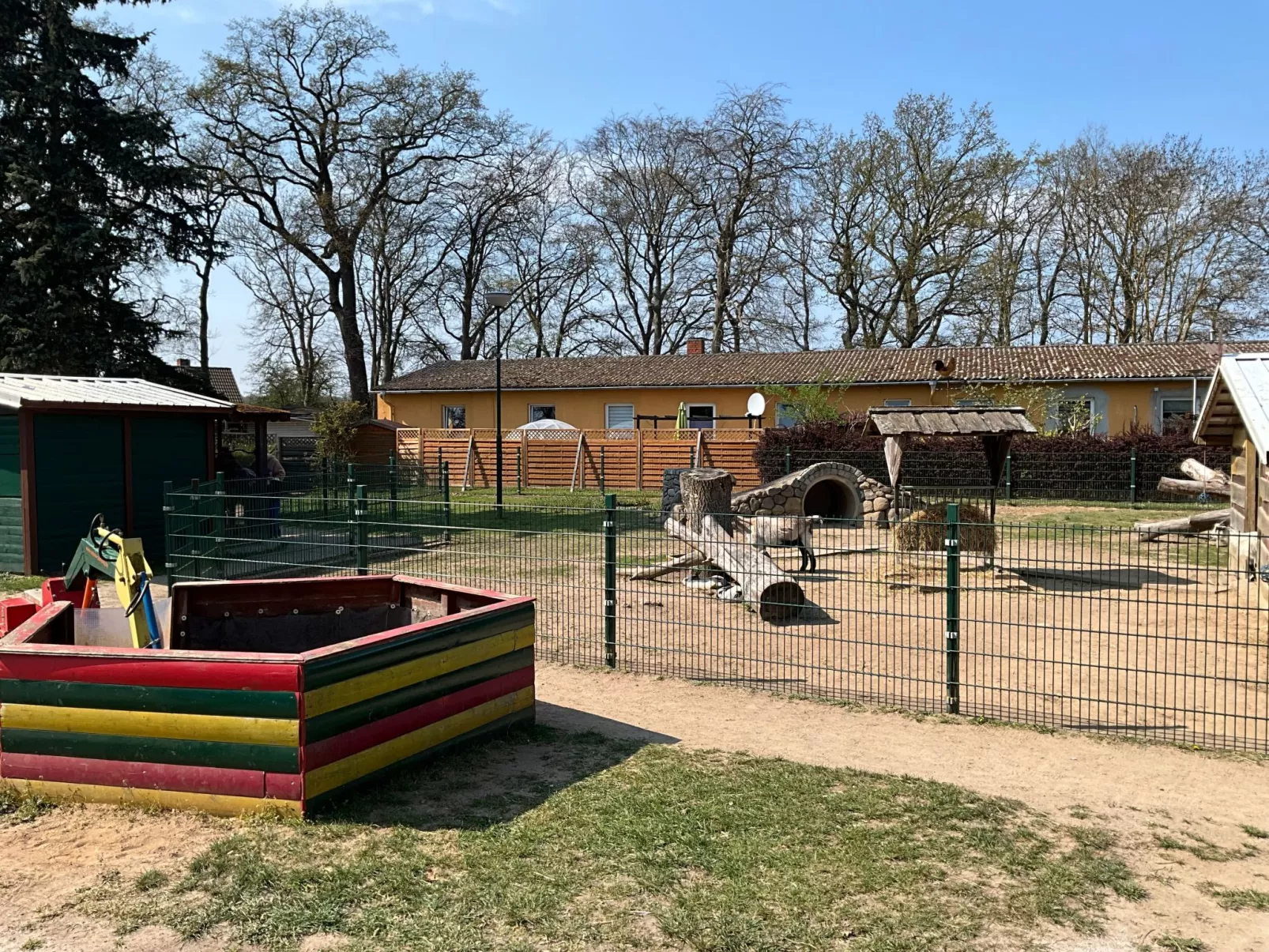 In Hoben mit Grill und Terrasse-Draußen