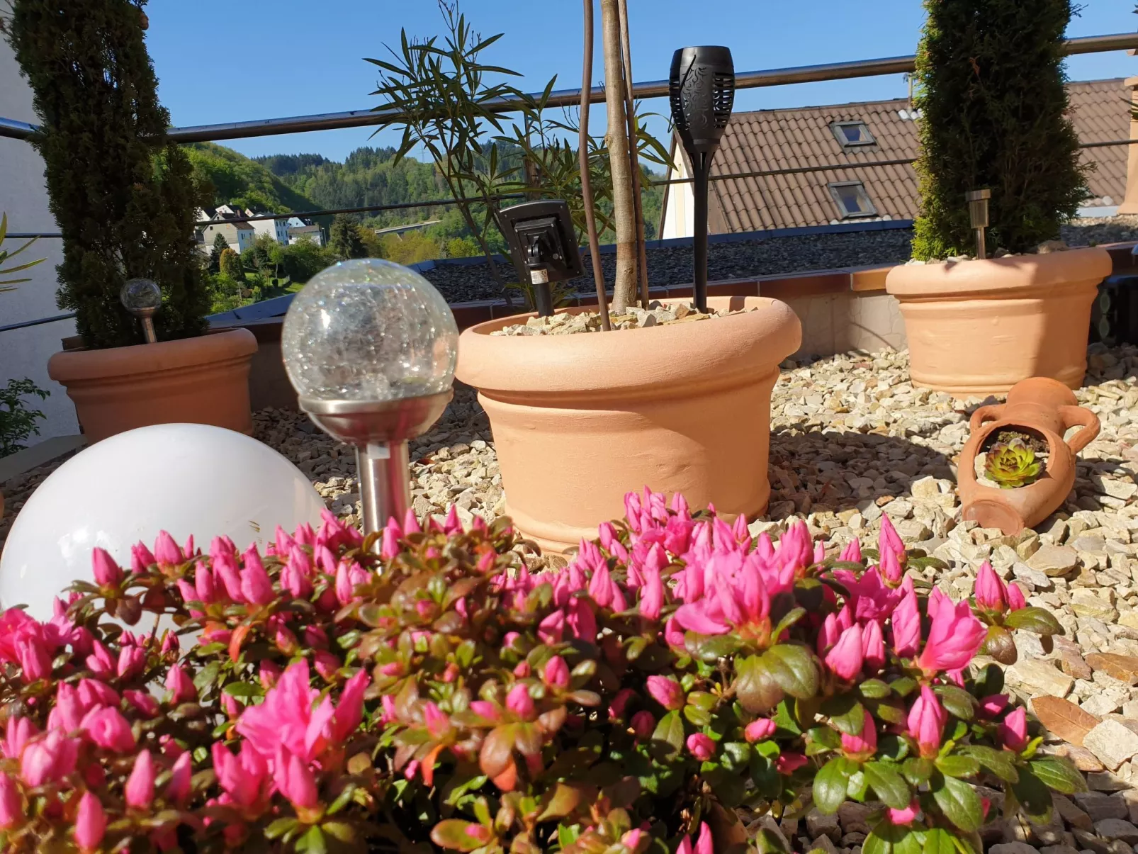 Mit Blick auf das Wasser-Dehors