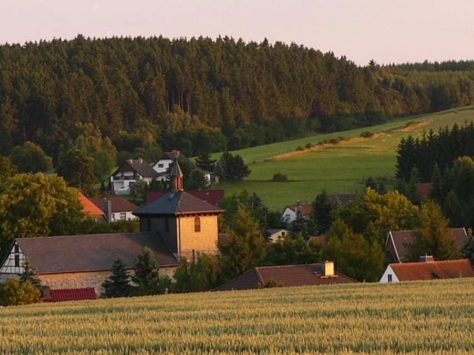 In Breitenstein mit Grill und Garten-Draußen