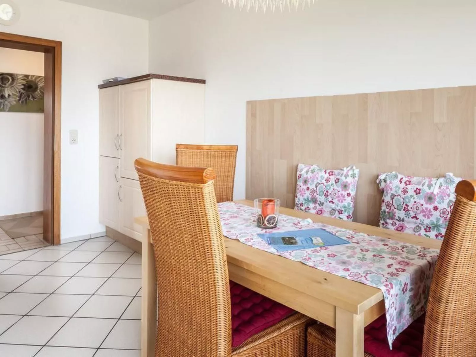 Mit Balkon und Rheinblick-Drinnen