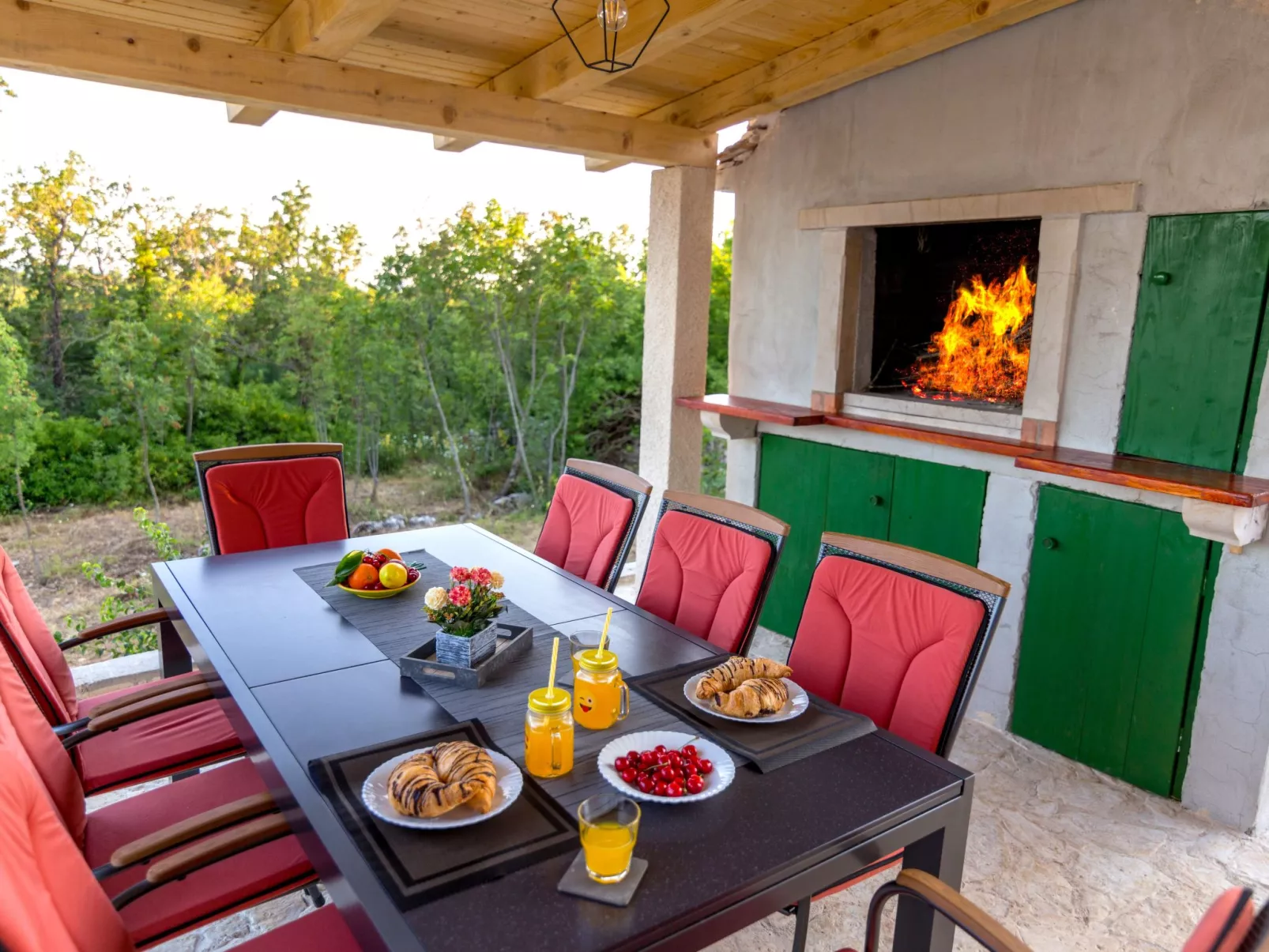 In Opanci mit beheiztem Pool, Parkplatz-Outside