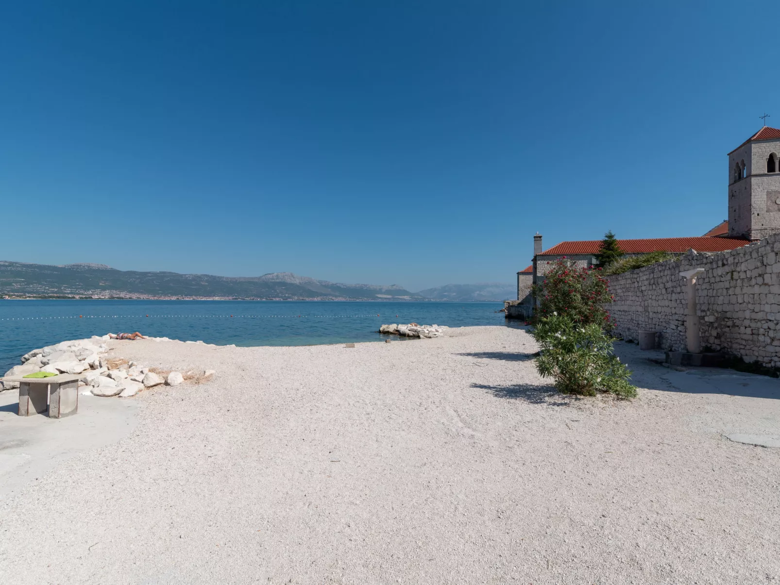 Geräumige Ferienwohnung mit Meerblick-Umgebung