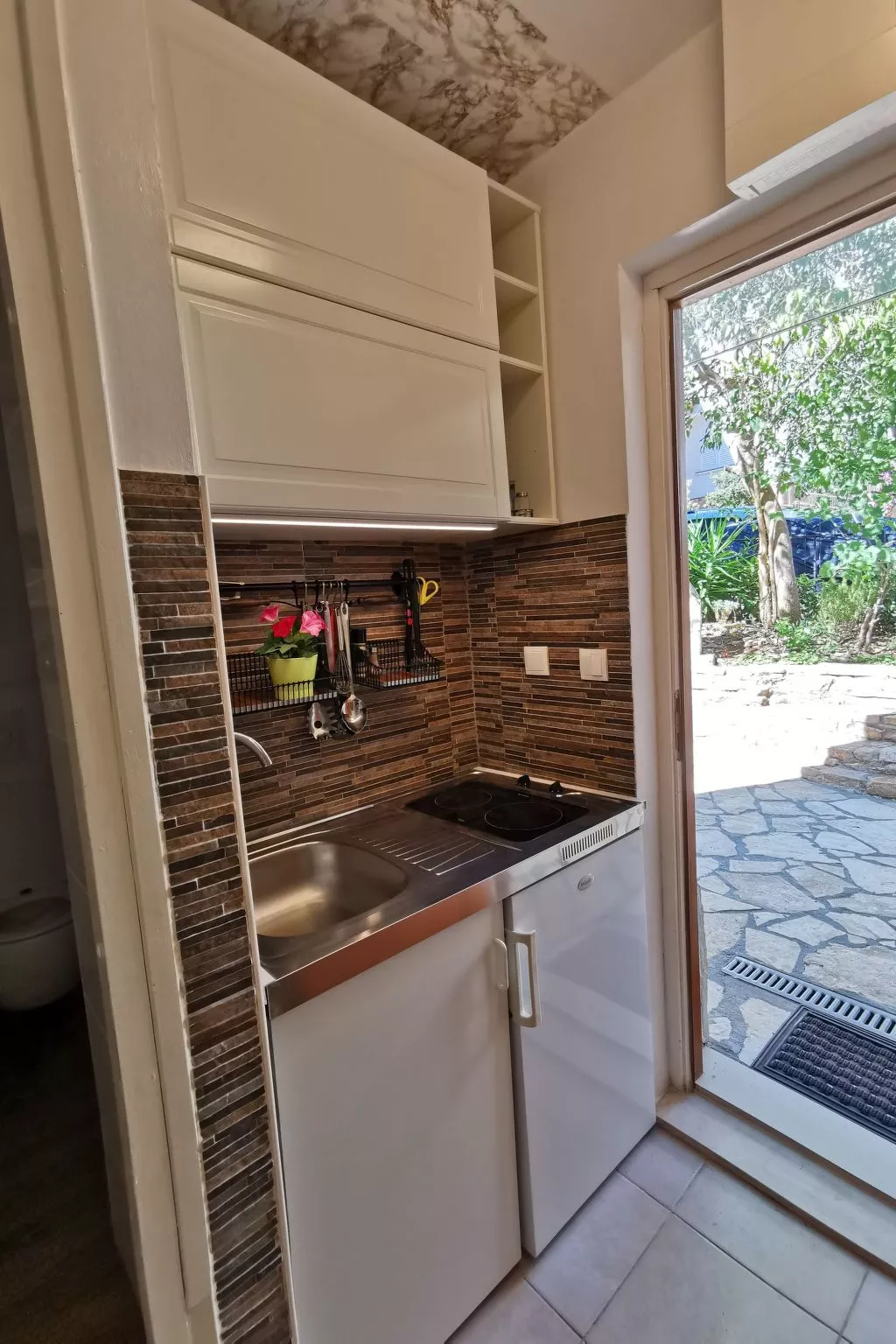 Apartment Bella mit Balkon und Terrasse in Necujam-Outside