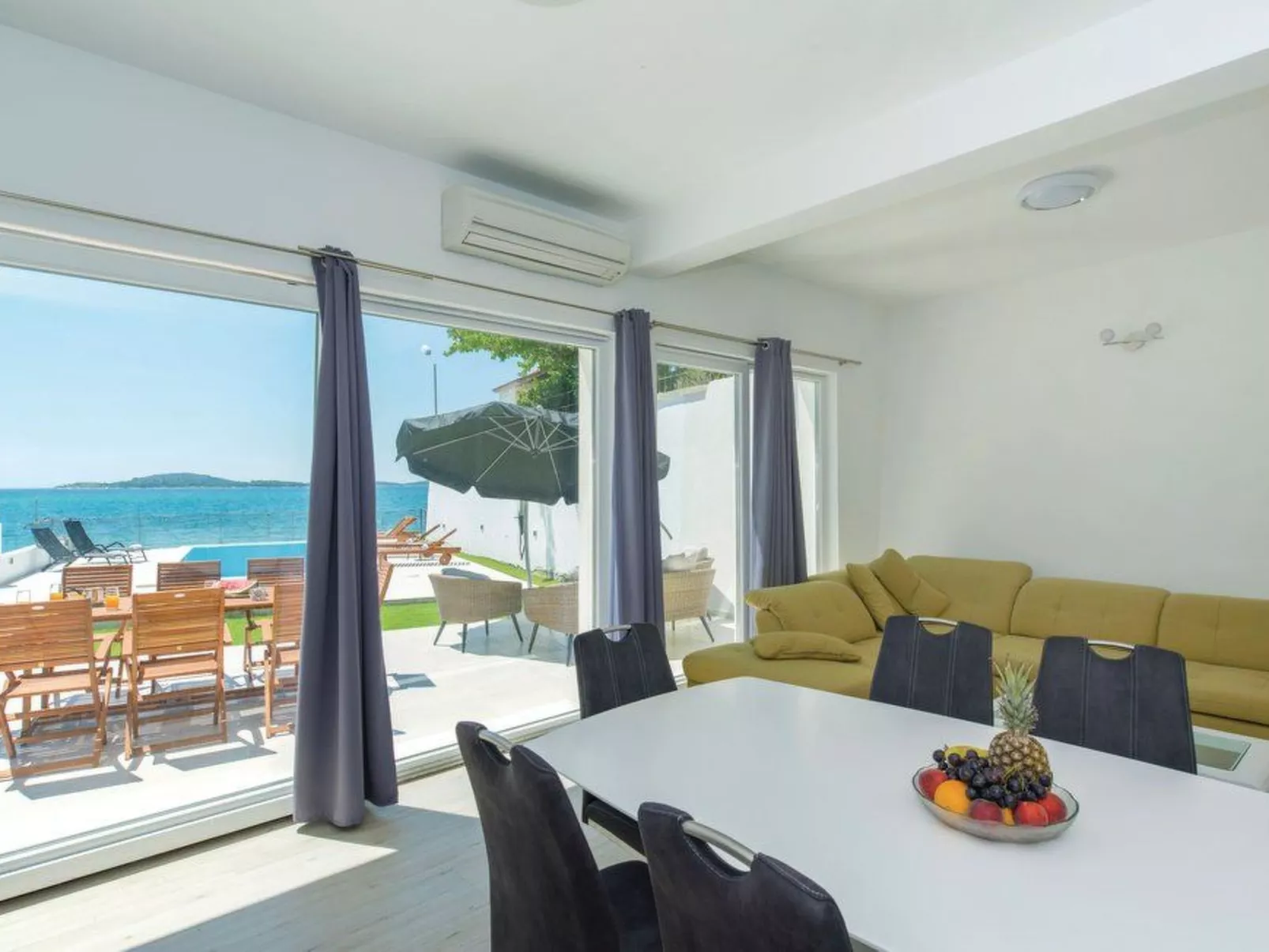 Villa Felicita für 12 Personen in Zaboric-Inside