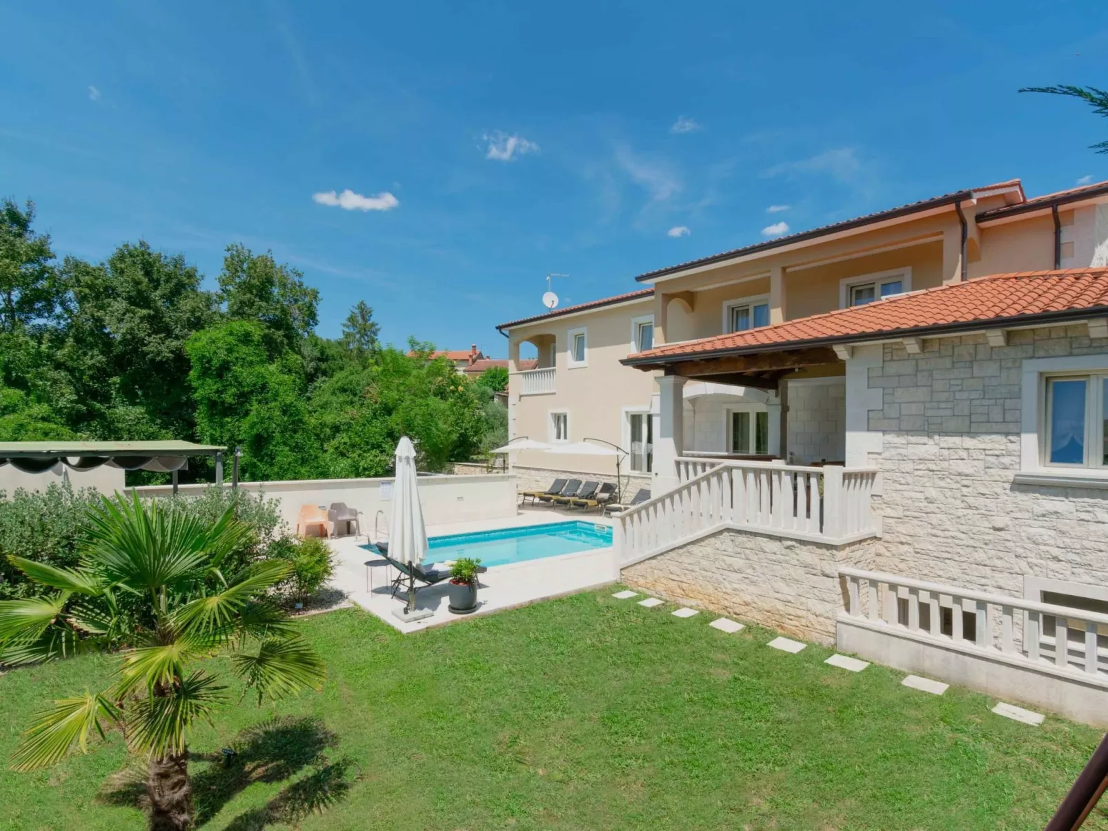 Private Villa mit Panoramablick-Draußen