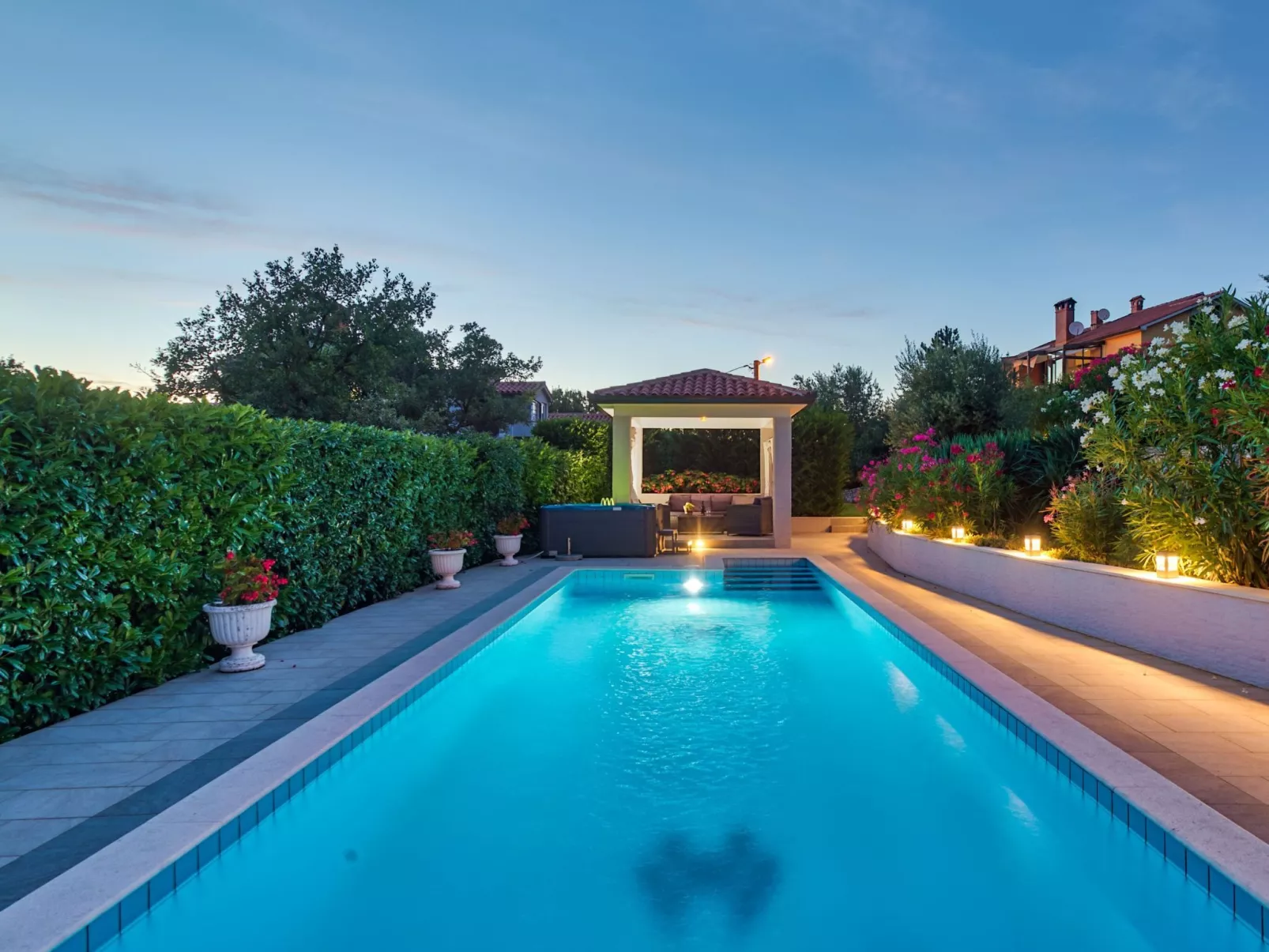 "Ines" mit Whirlpool-Outside