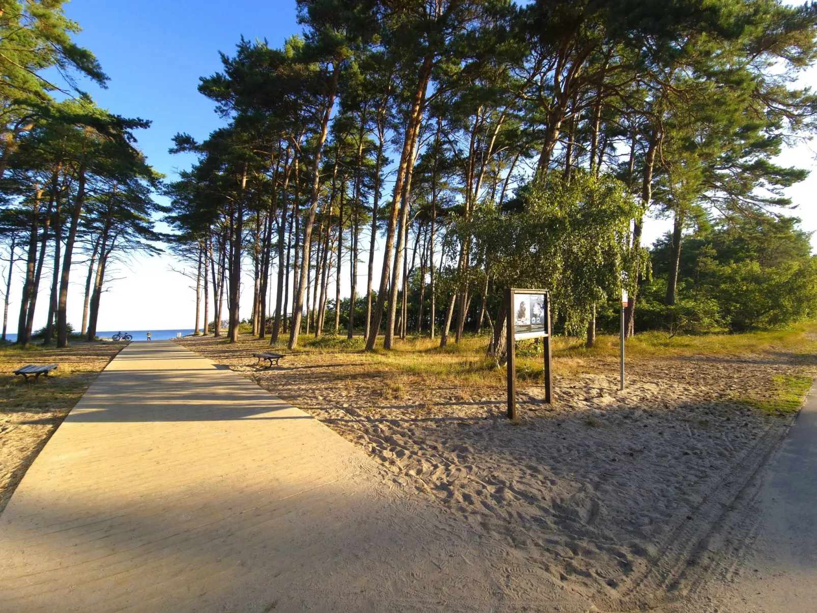 "New 5" mit gemeinschaftlichem Pool-Draußen