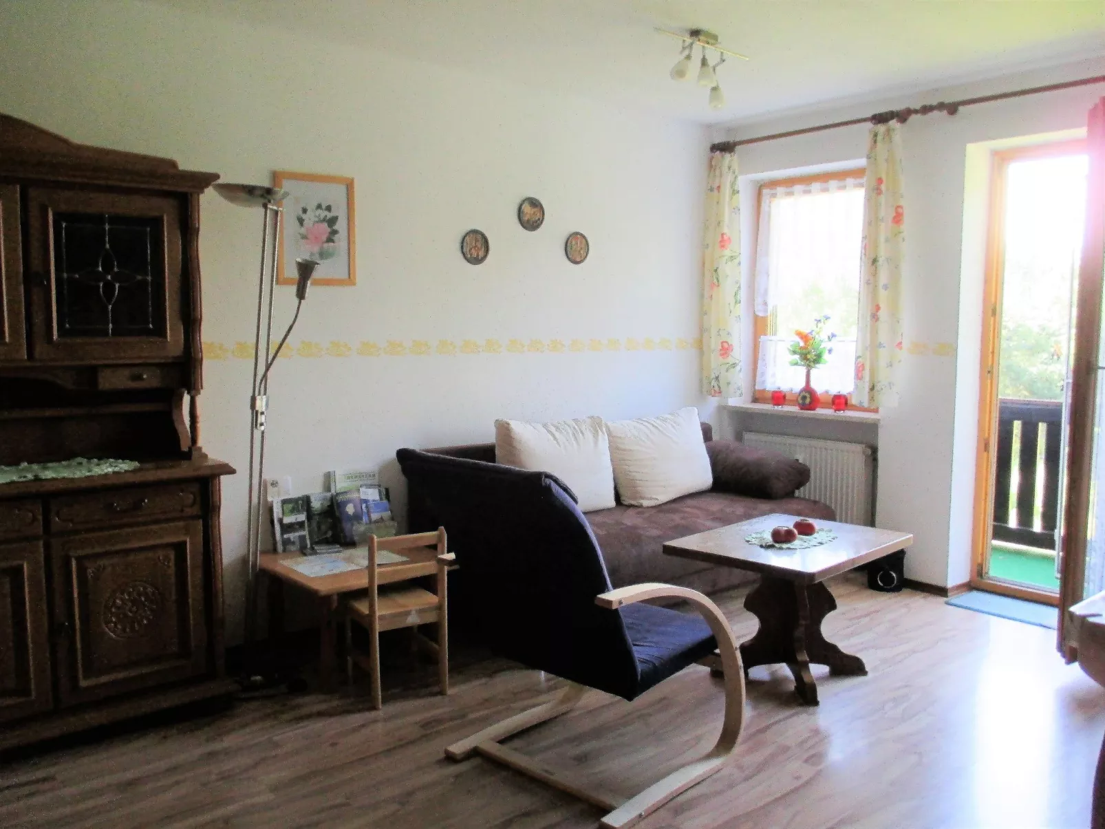 Mit zwei Schlafzimmern und Balkon-Image-tags.info