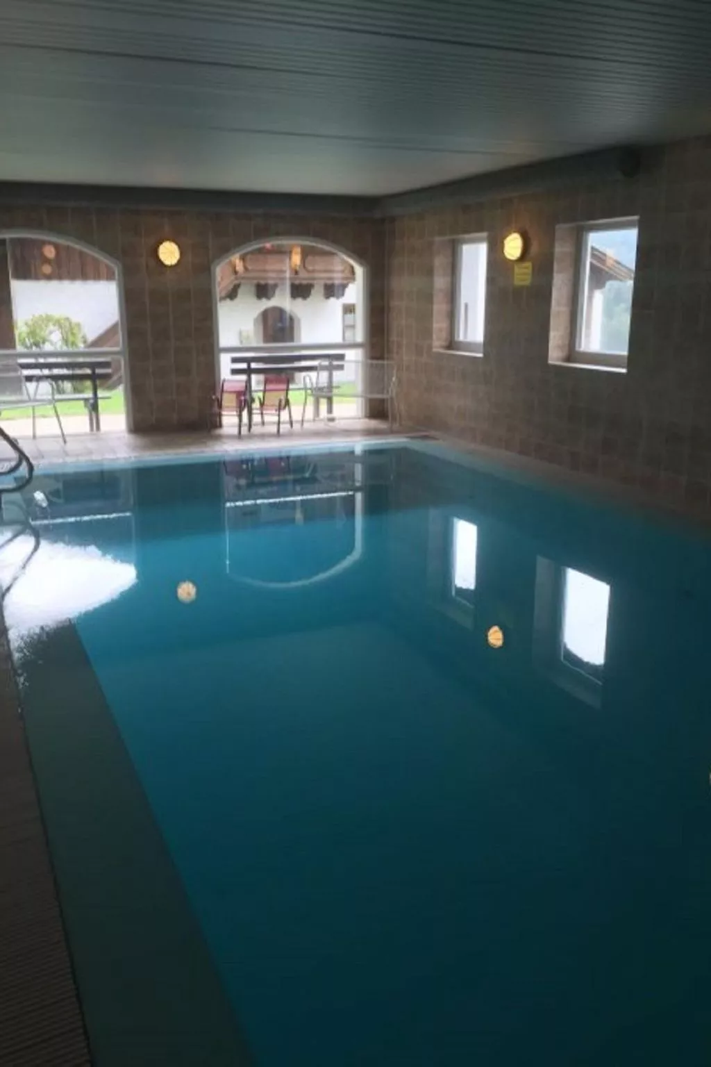 Wohnung mit möblierter Terrasse und Waldblick