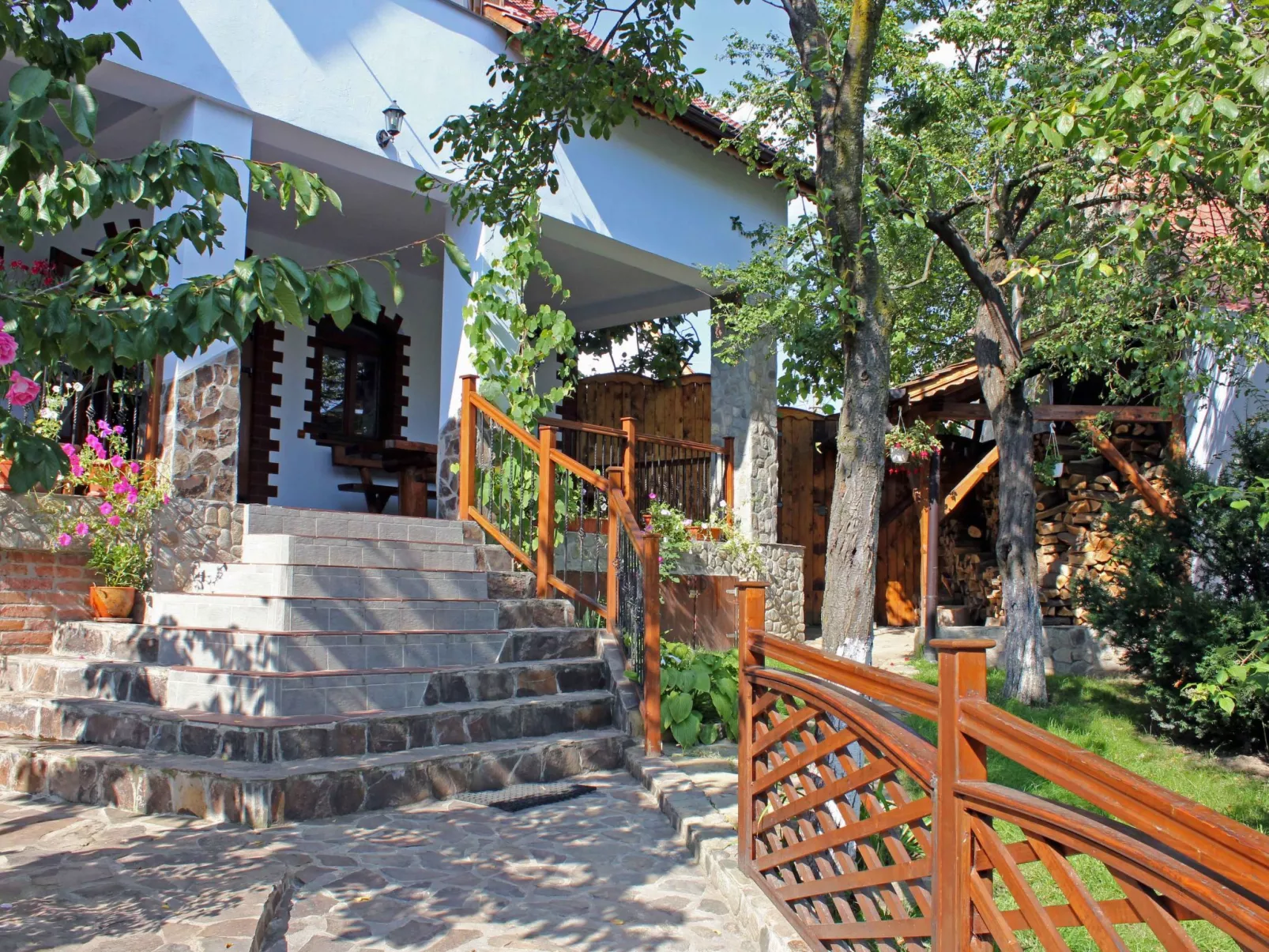 Casa Crina - rustikale Ferienvilla in Siebenbürgen-Outside