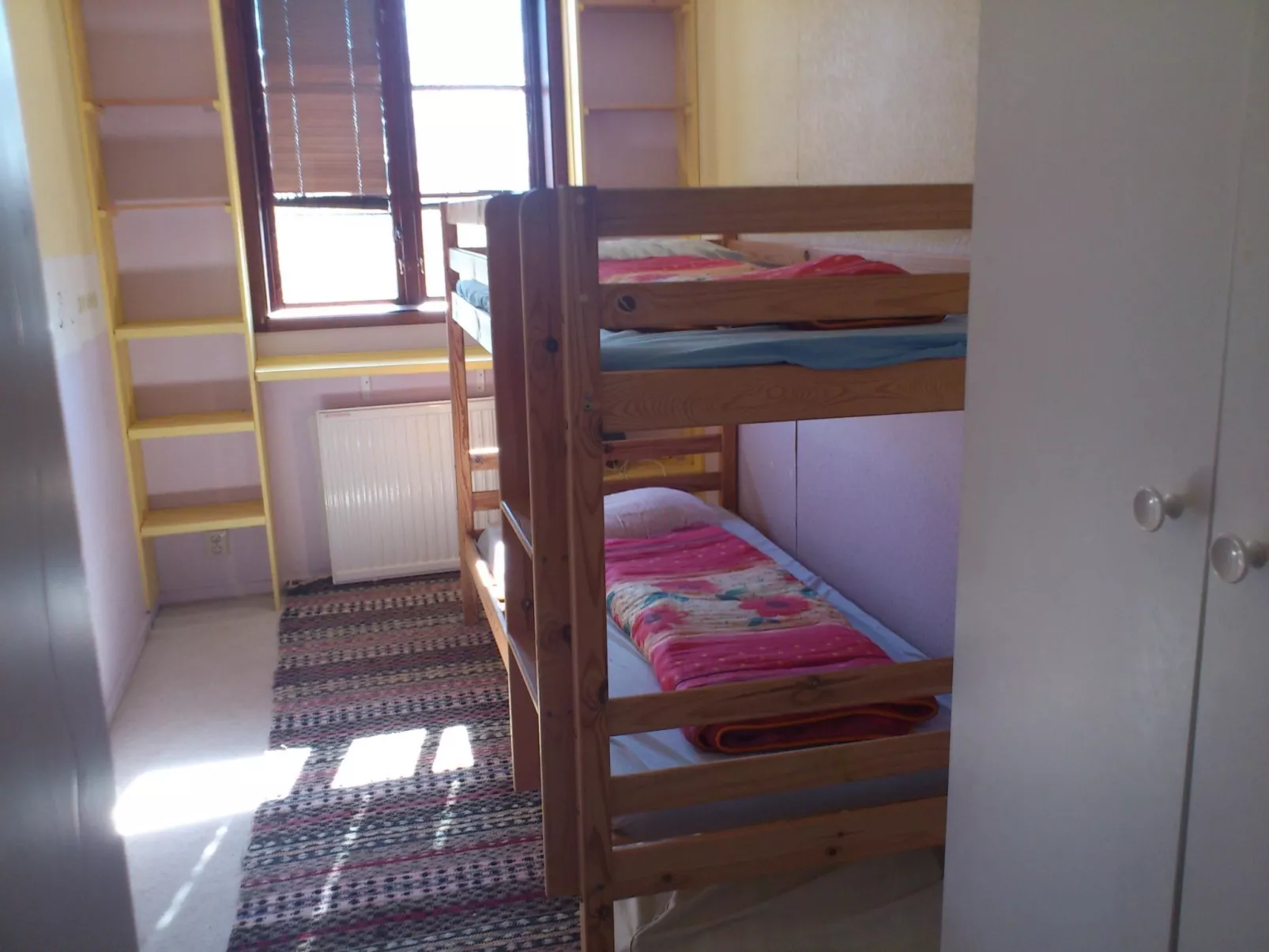 Geräumiges Ferienhaus für Konsum-Aussteiger-Drinnen