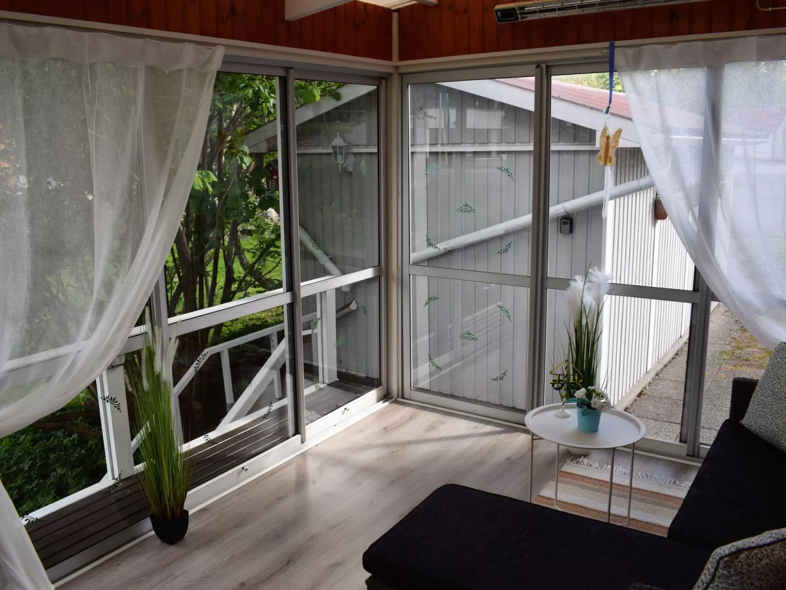 Typisch schwedisches Ferienhaus mit Garten-Dedans