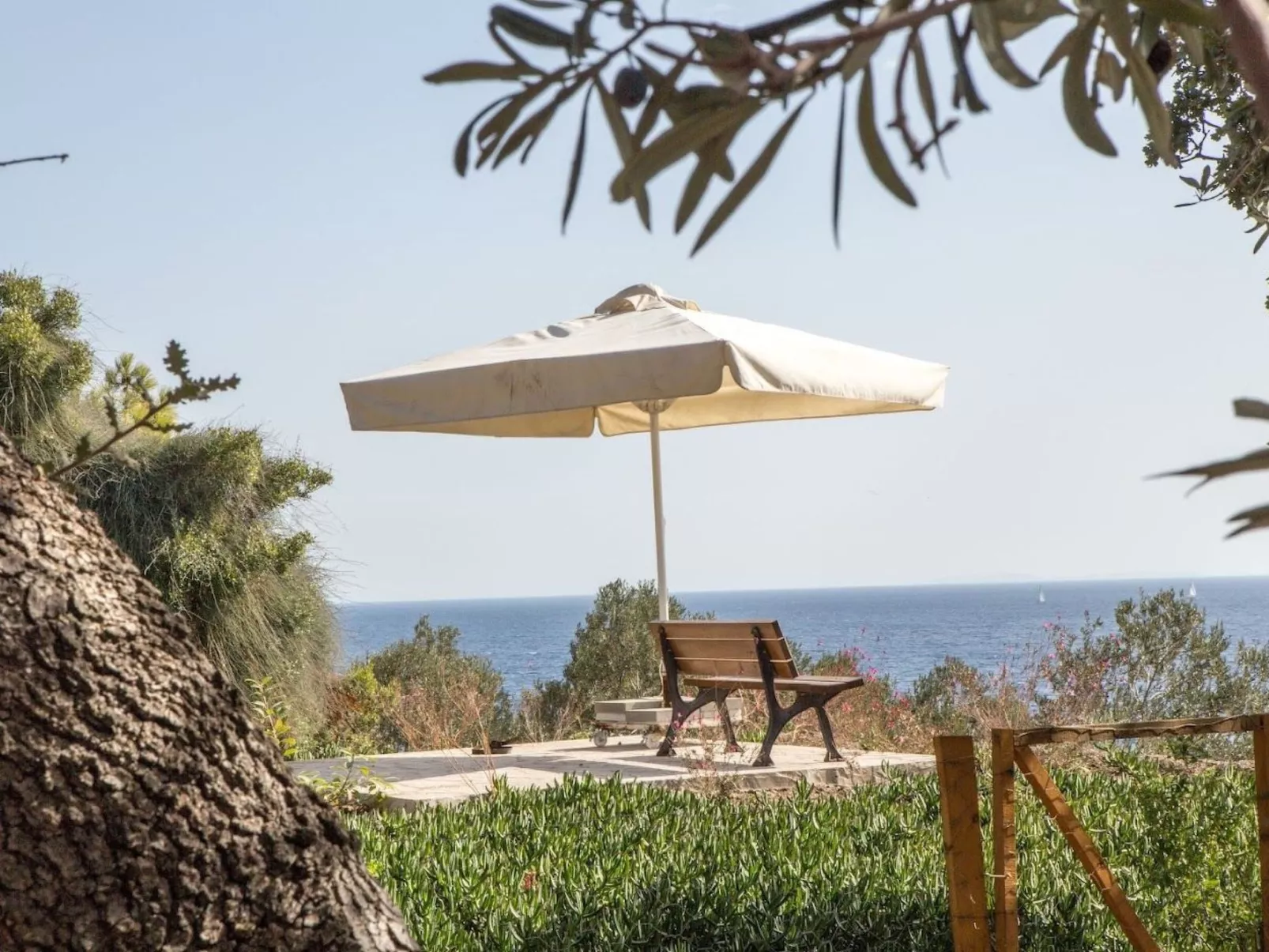 Assos Sivrice Gästehaus-Outside