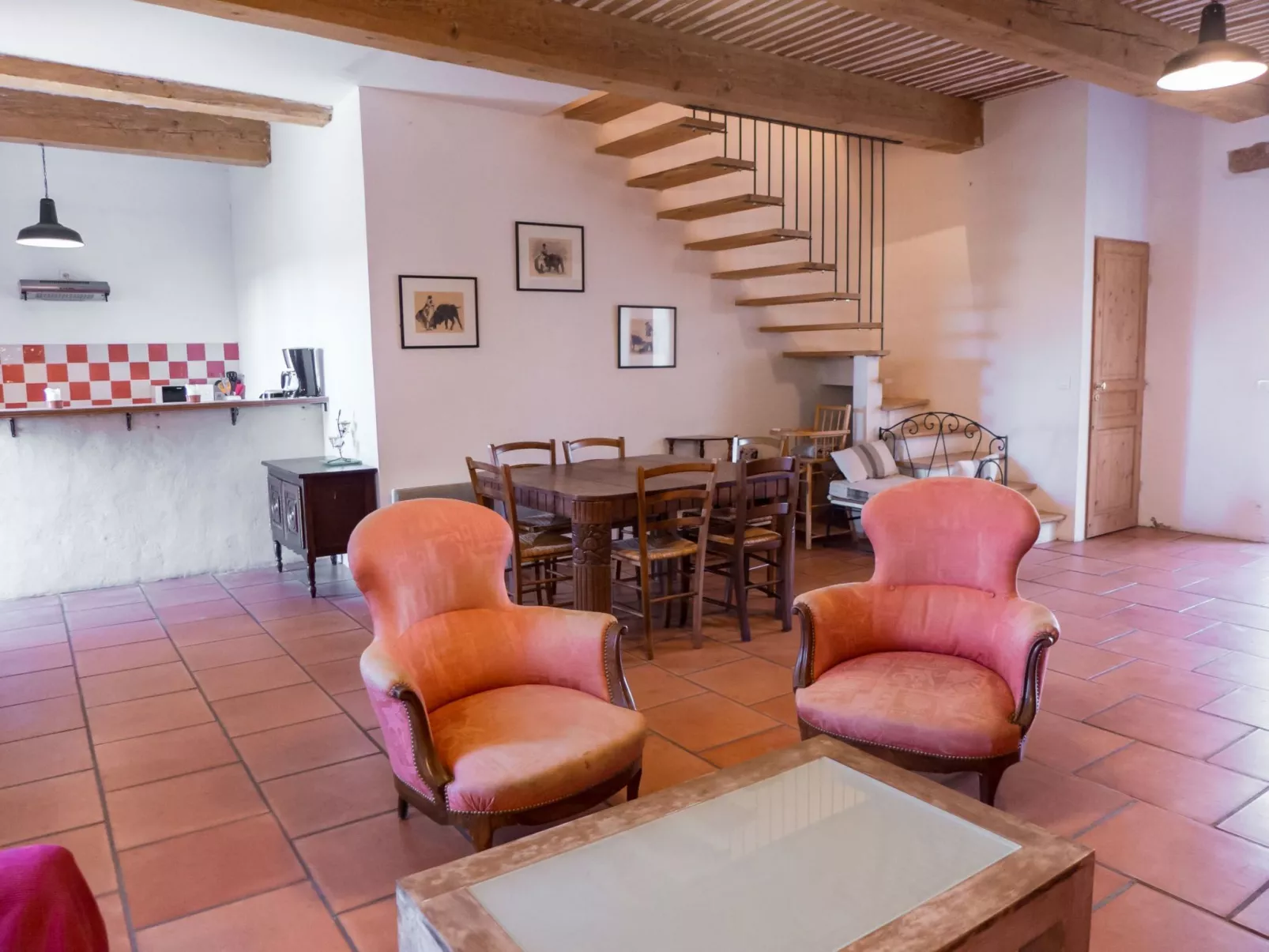 Mit Terrasse-Drinnen