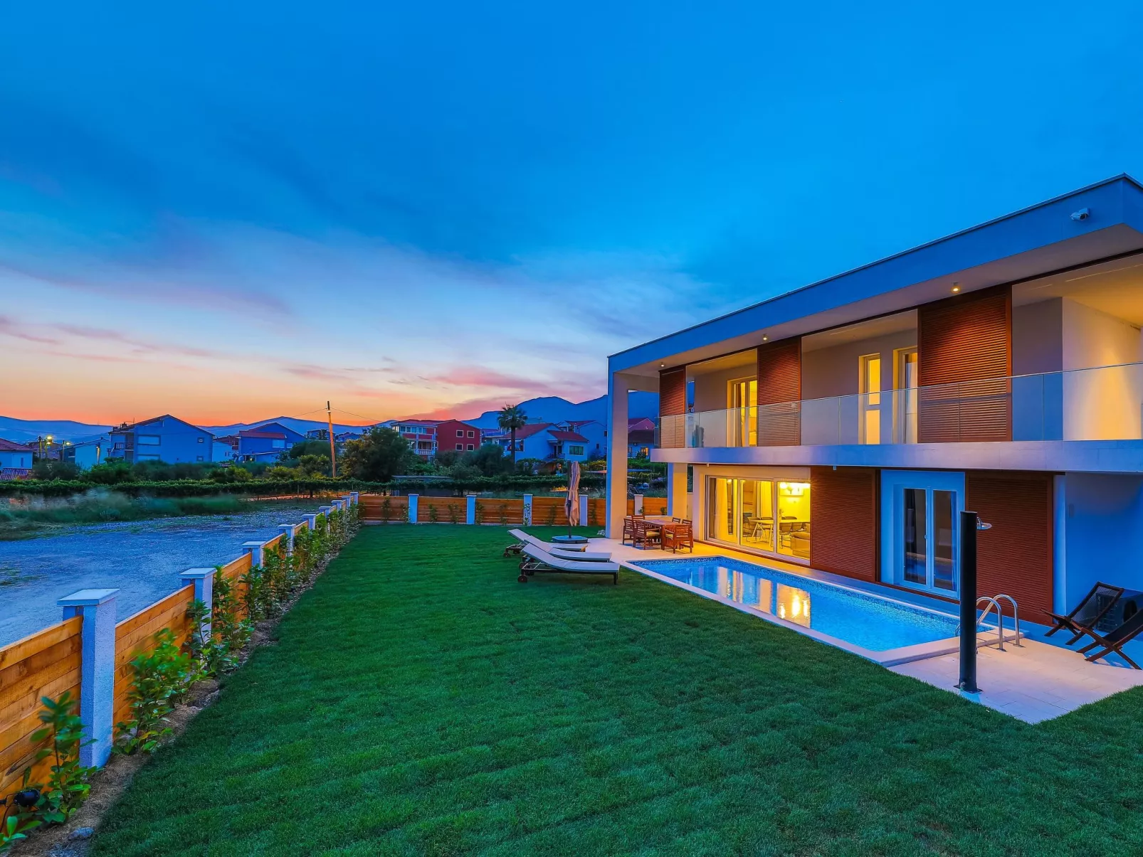 Modern eingerichtete Villa Ingrid mit beheiztem Pool