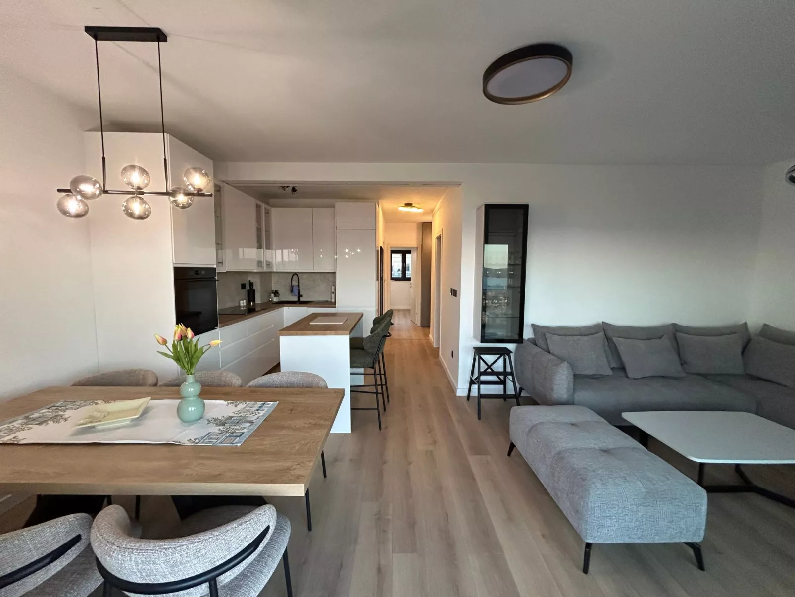 "Magnificent Lux View"-Inside