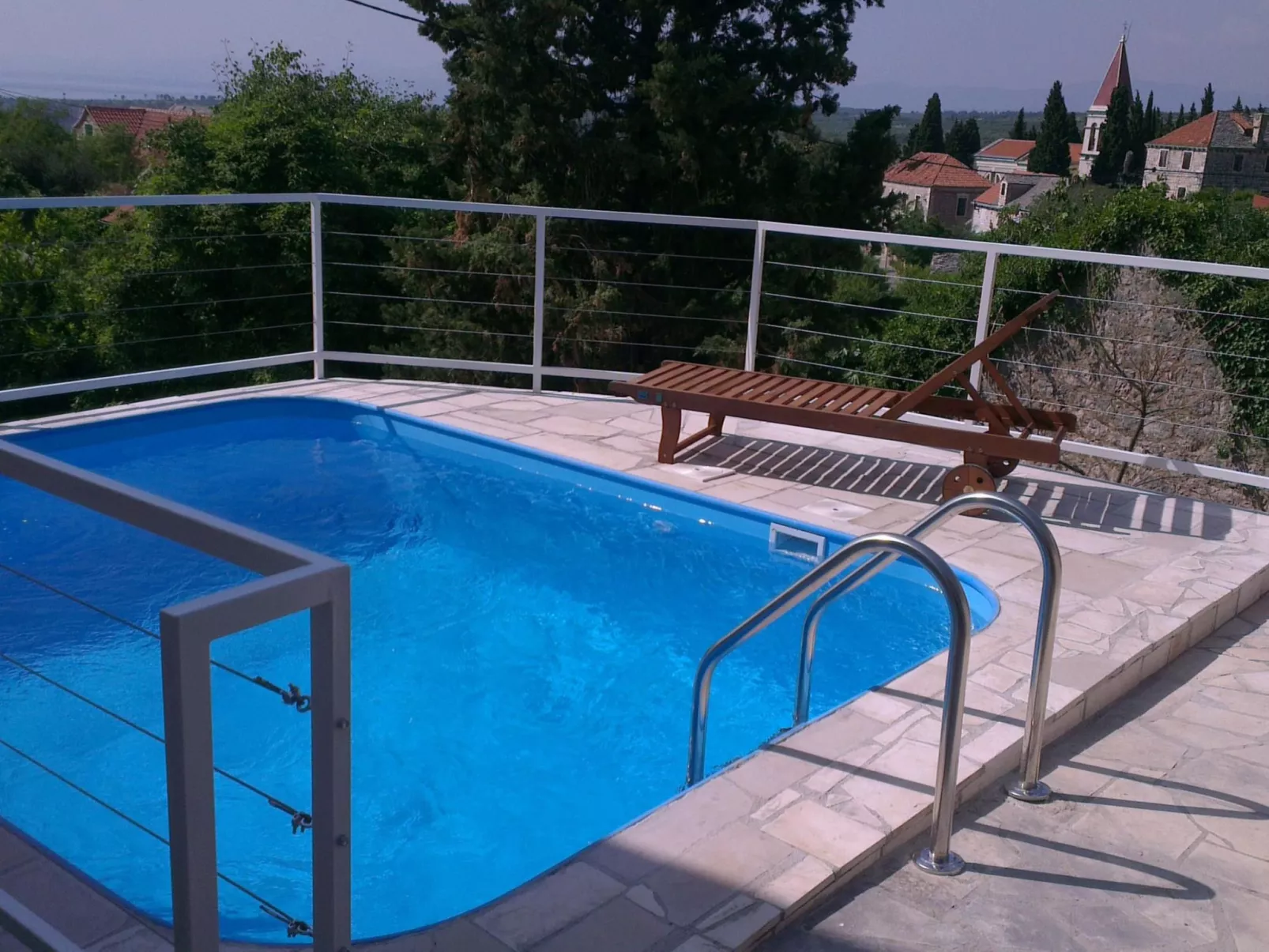 Charmantes Steinhaus mit Pool und Panoramablick