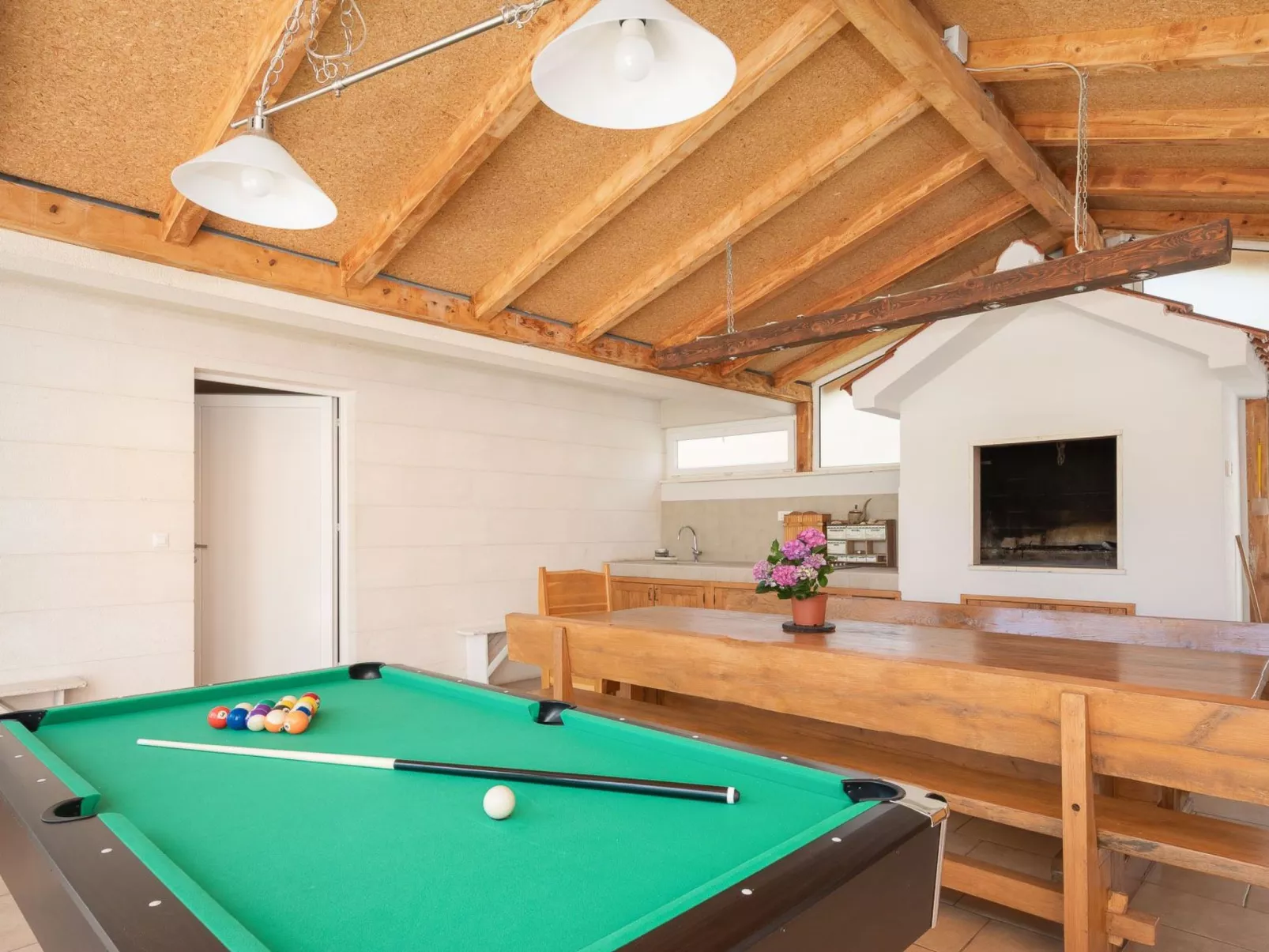 In Dugopolje mit Beheiztem Pool-Inside