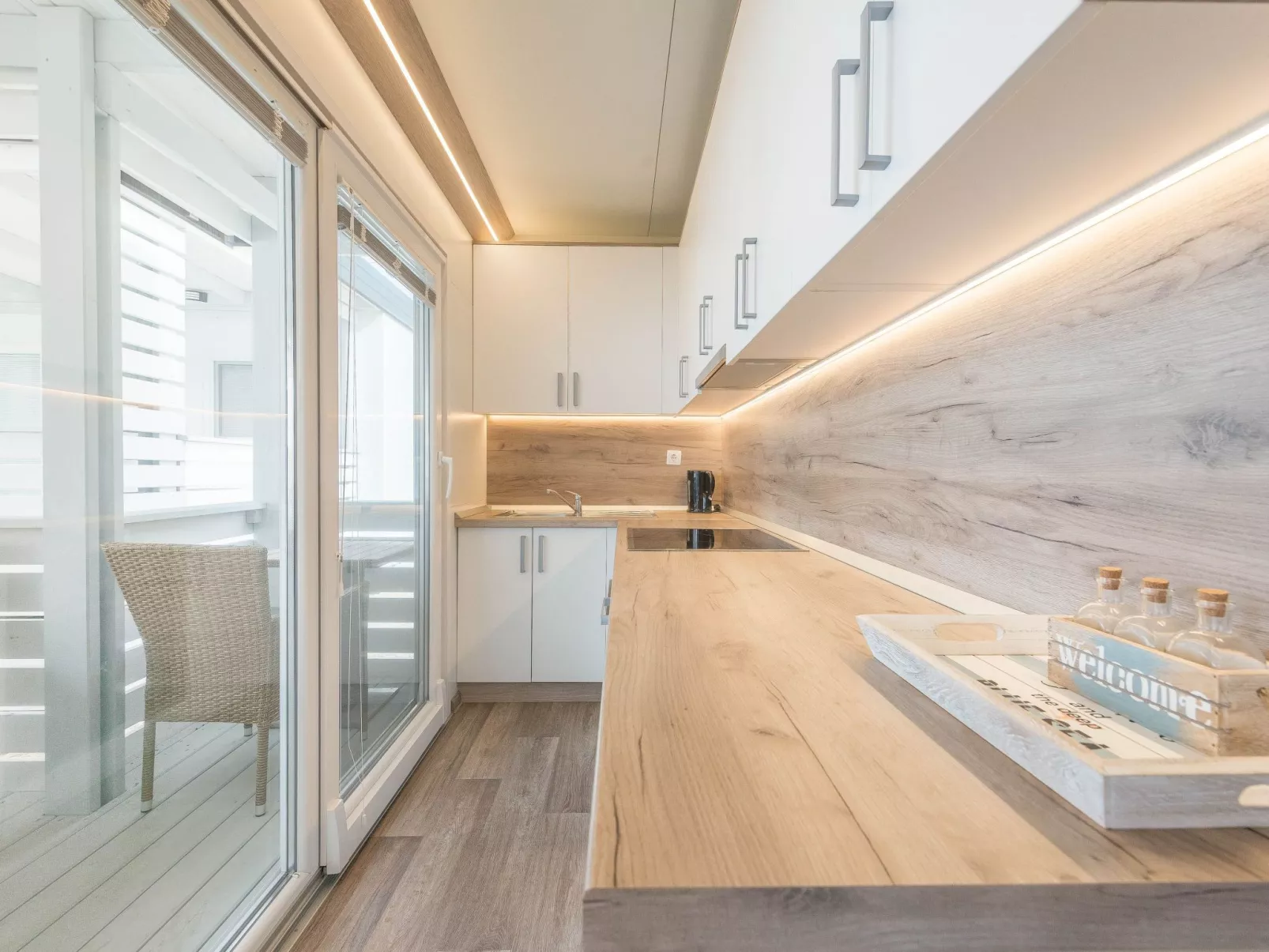 MH Summer Home-Drinnen