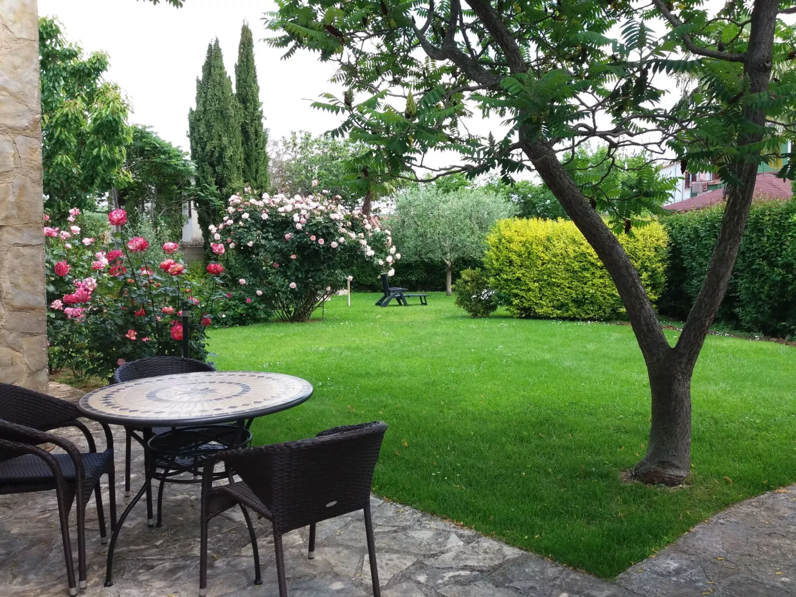 Freistehender Bungalow Perla mit Garten und Grill-Draußen