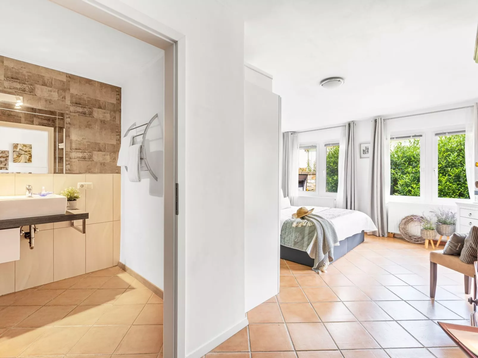 Villa mit Garten, Grill und Terrasse-Inside