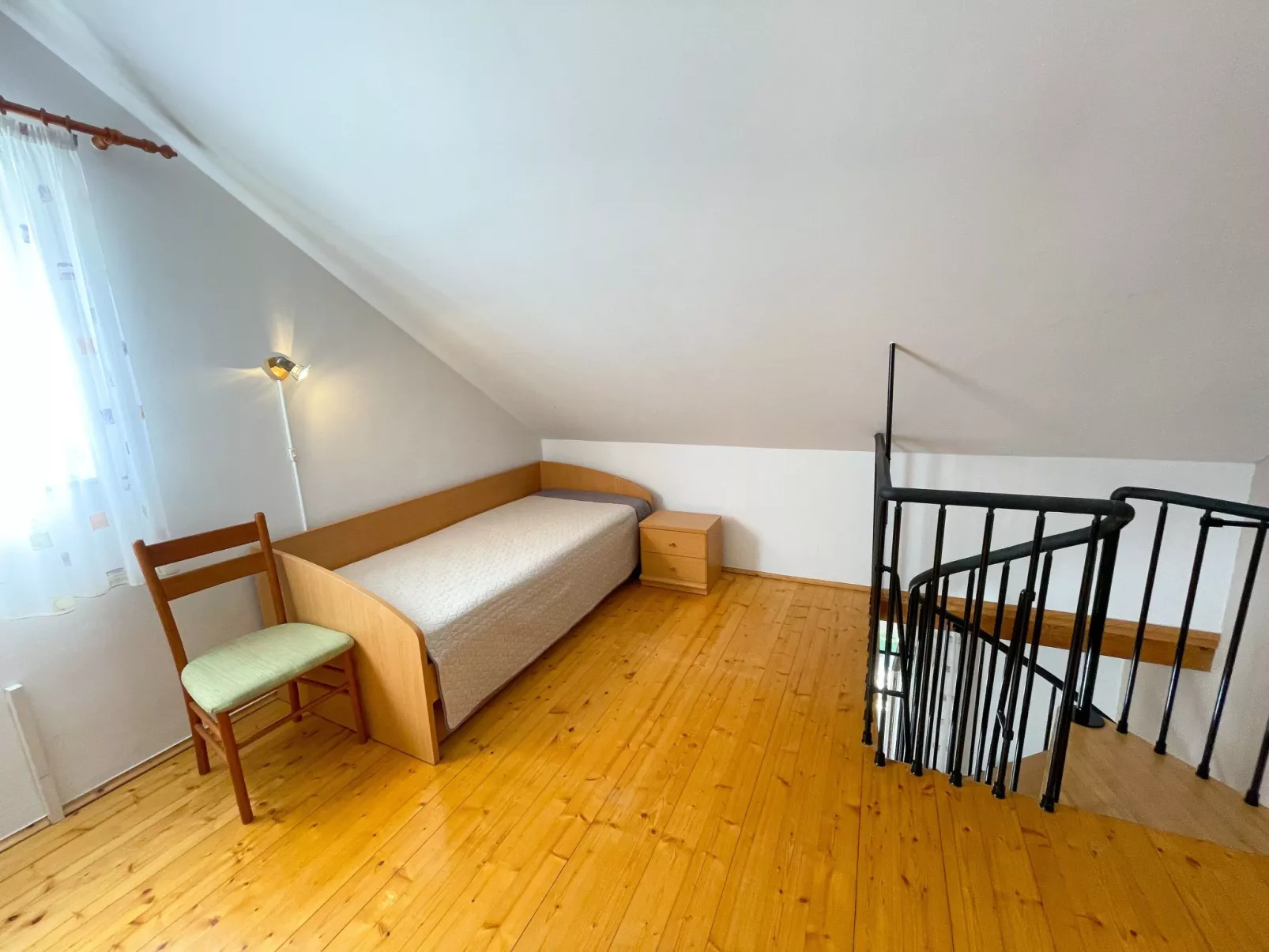 Wohnung in Jadranovo mit gemeinschaftlichem Pool, Terrasse und Grill - Drinnen