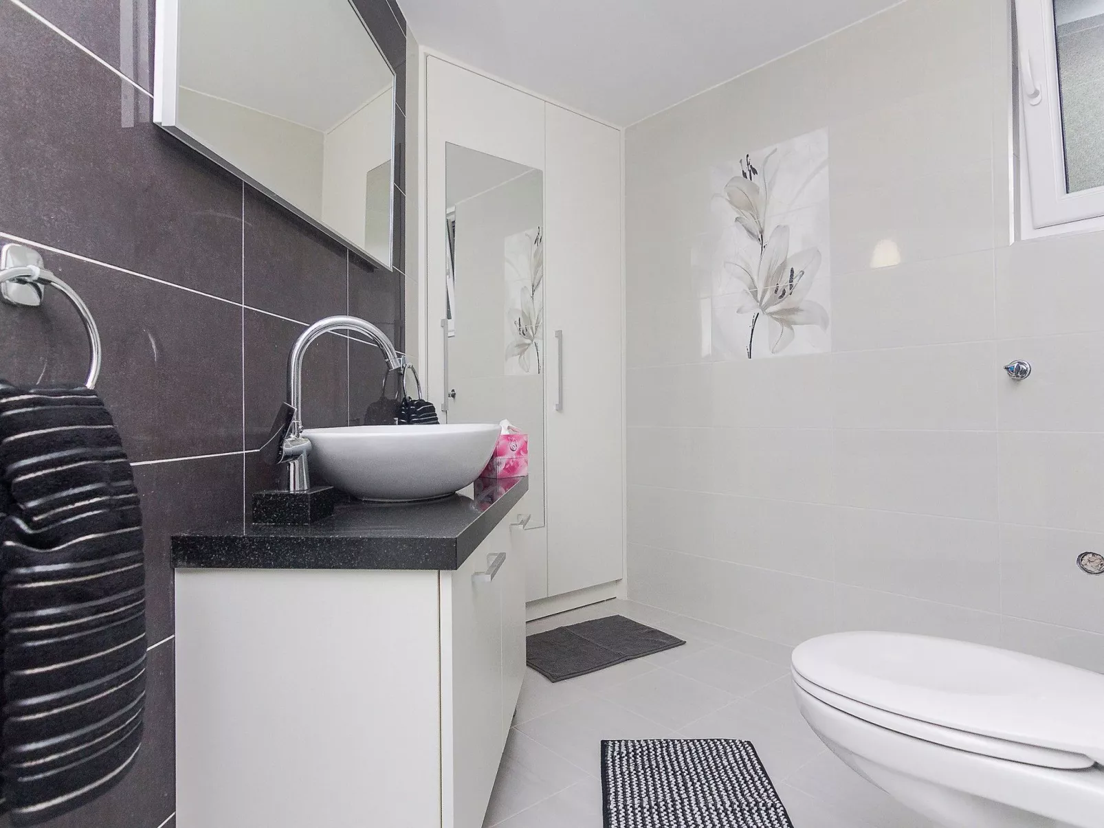 Schönes Steinhaus mit beheiztem Pool, Terrasse m-Drinnen