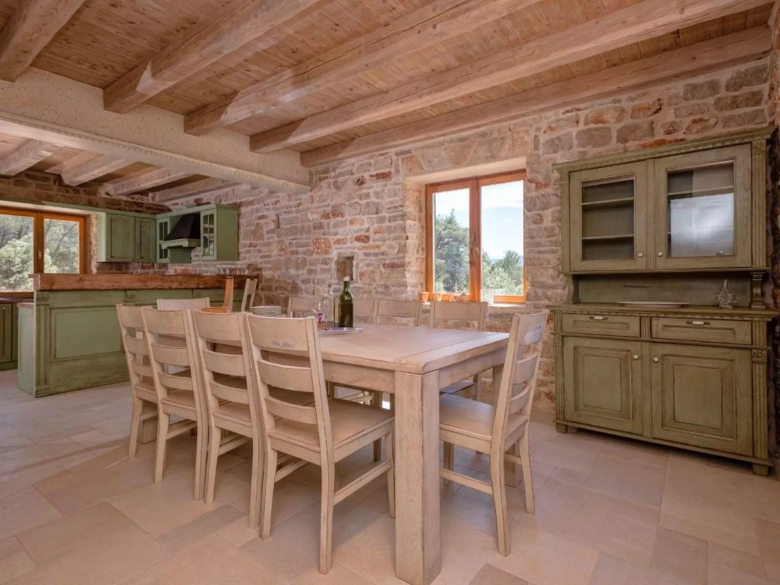 Villa Aristea bestehend aus drei Häusern-Drinnen