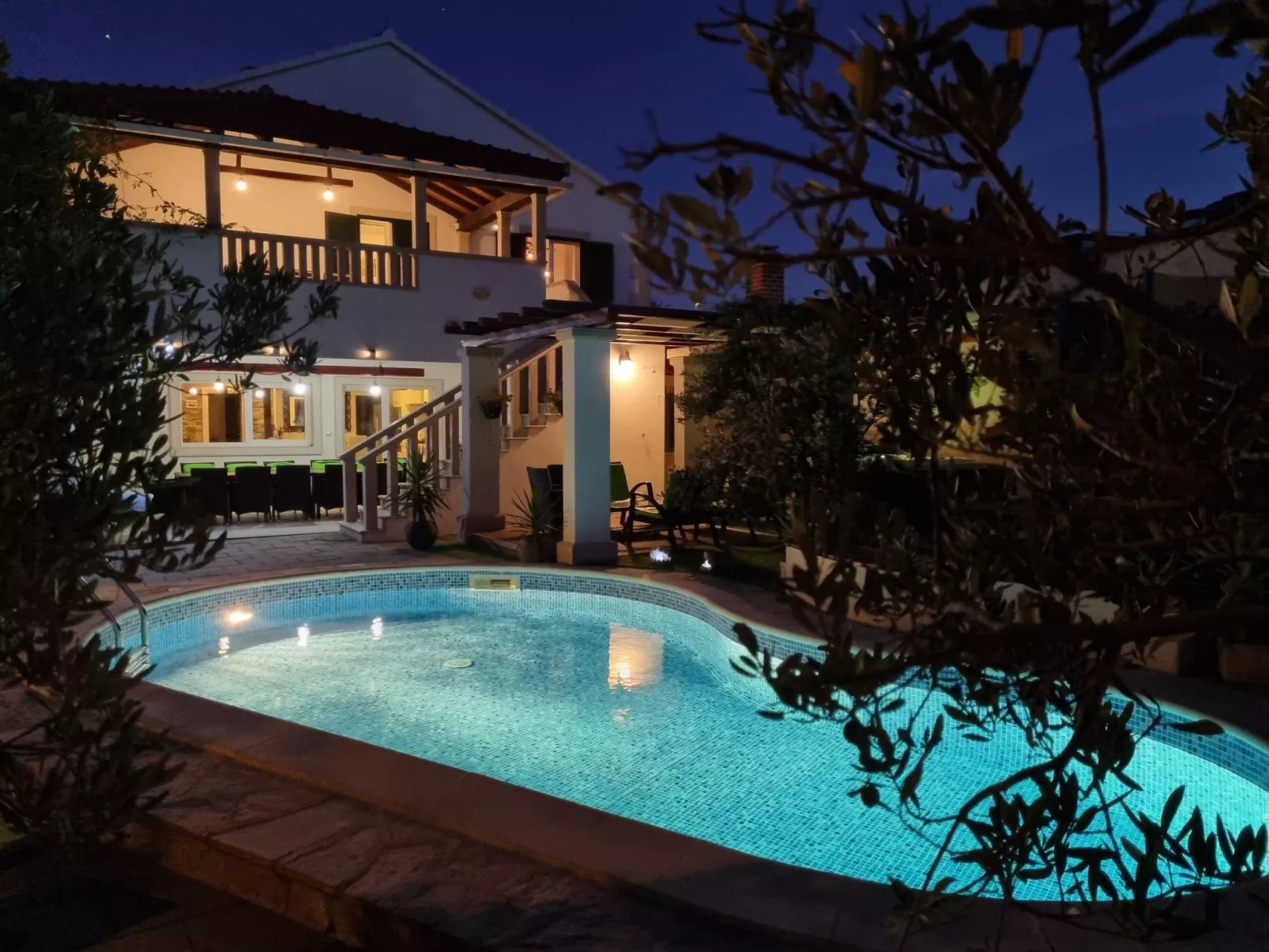 Komfortables Haus in Selca mit privatem Parkplatz-Draußen