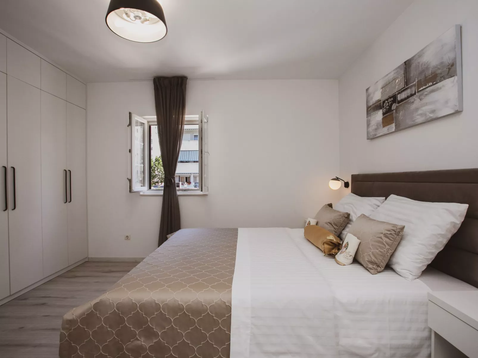 Luxuriöses Ferienhaus Lucija mit Jacuzzi-Inside